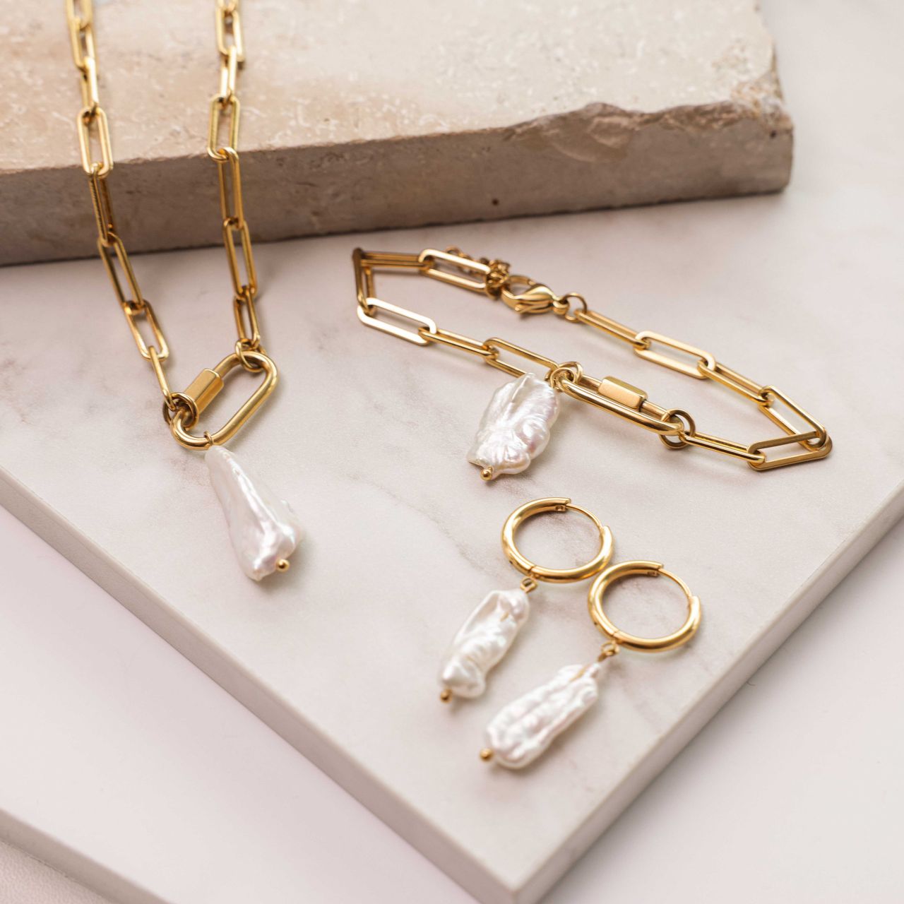 Stainless steel goldplated fantasiearmband met parel voor dames