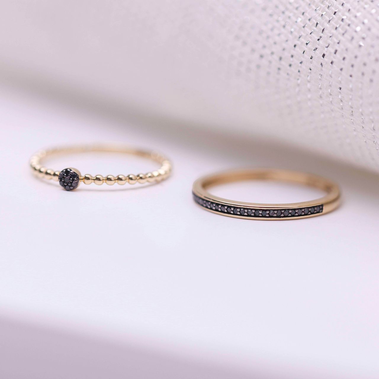 14K geelgouden ring 7 zwarte diamanten 0,025ct bol