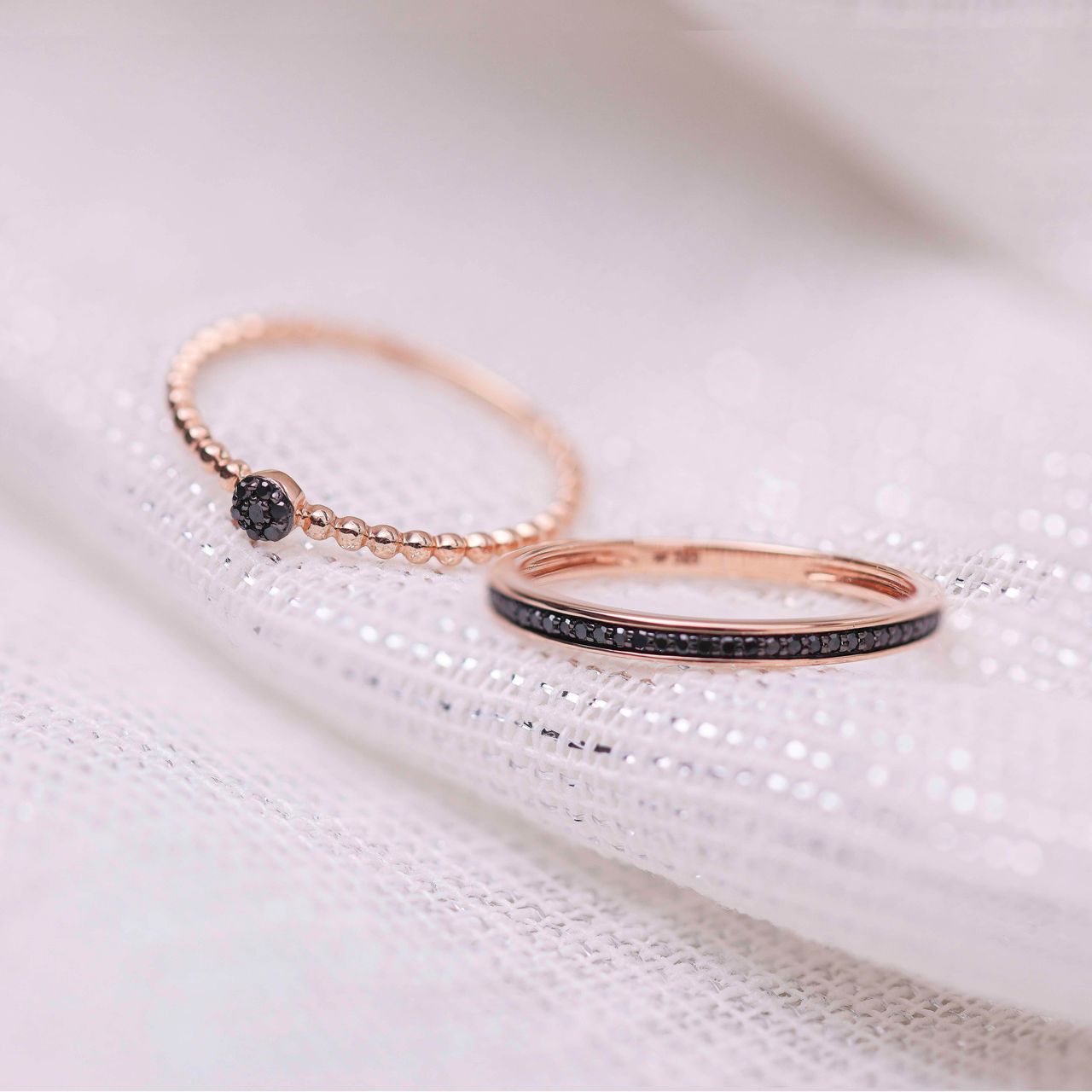 Ring, 585 Rotgold, 7 schwarze Diamanten 0,025 ct, Kugel