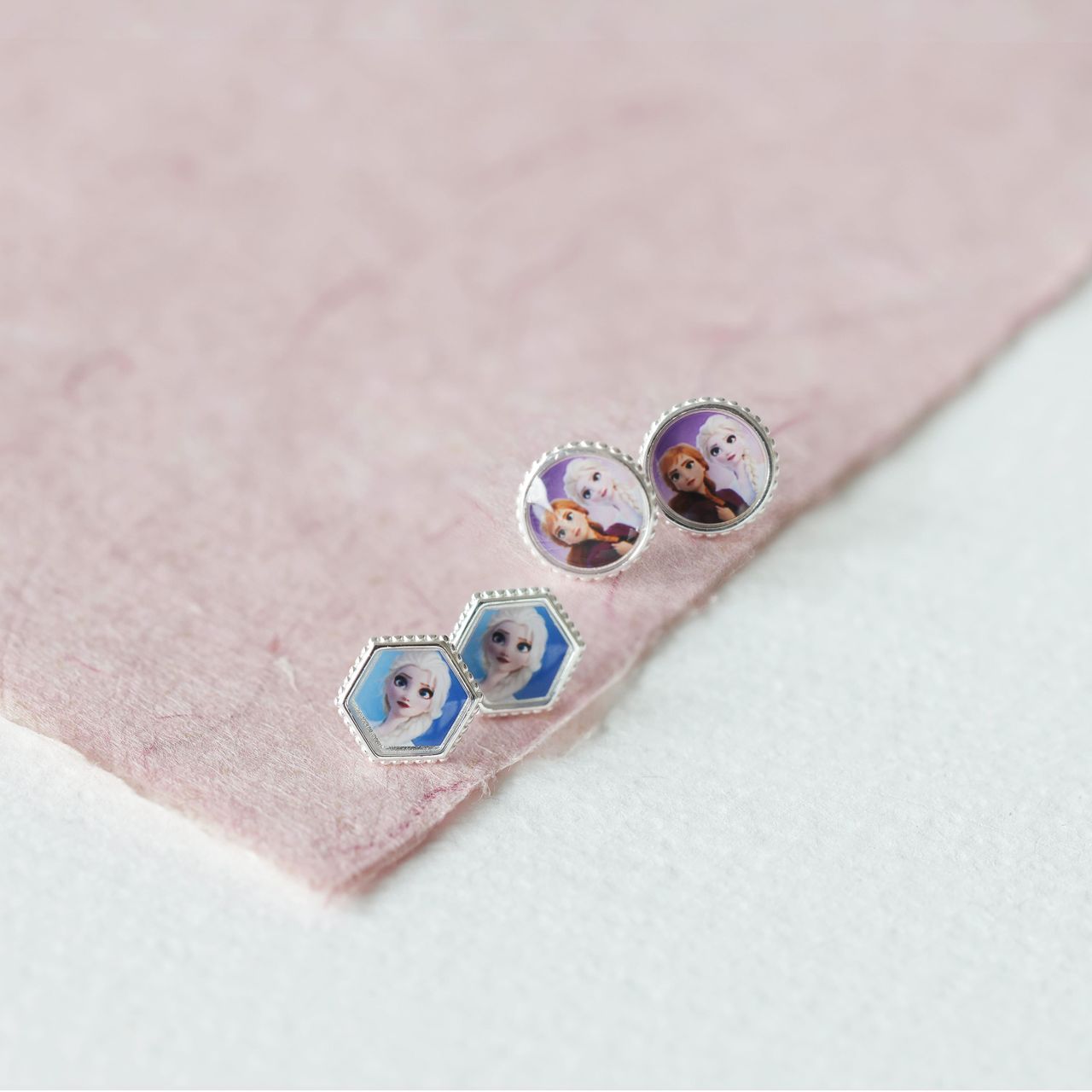 Zilveren Disney Frozen hexagon oorbellen