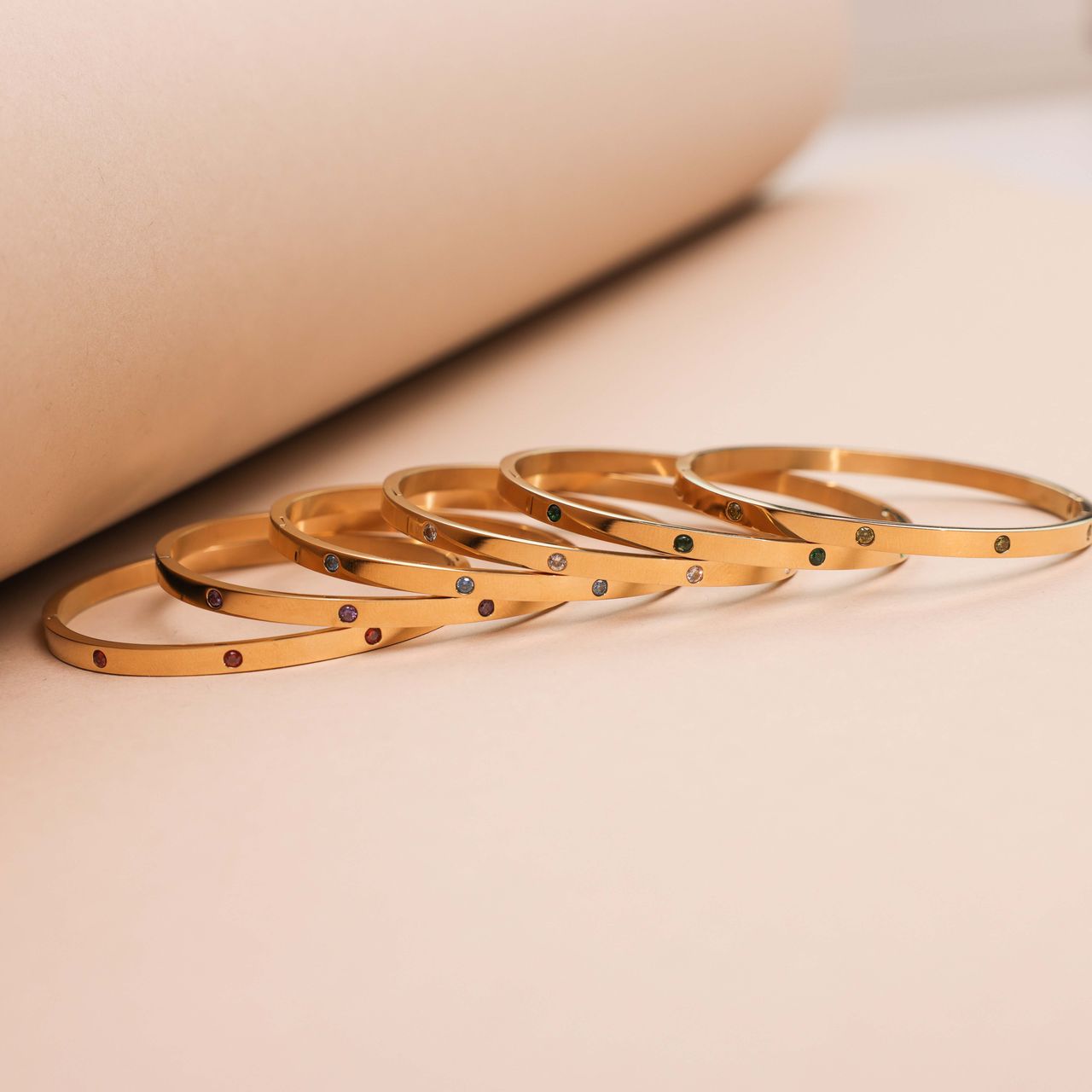 Stainless steel goldplated bangle met geboortesteen voor dames