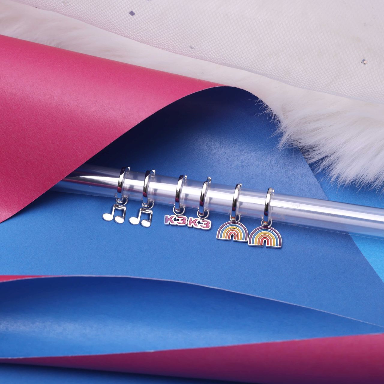 Zilveren oorringen met hanger enamel regenboog