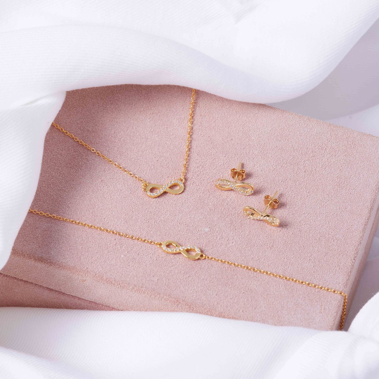 Zilveren goldplated ketting met hanger infinity met zirkonia voor dames