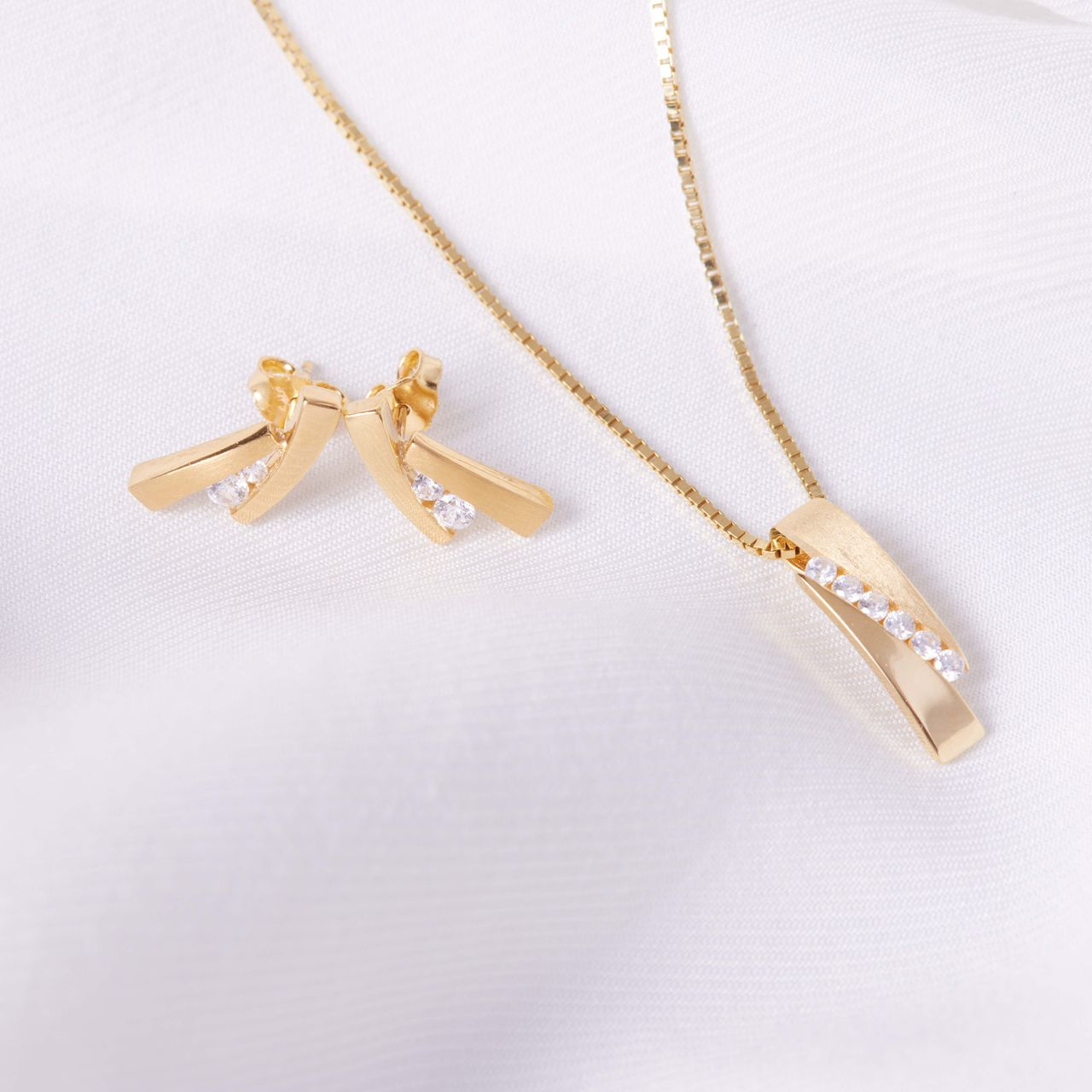 Zilveren goldplated oorknoppen met zirkonia voor dames