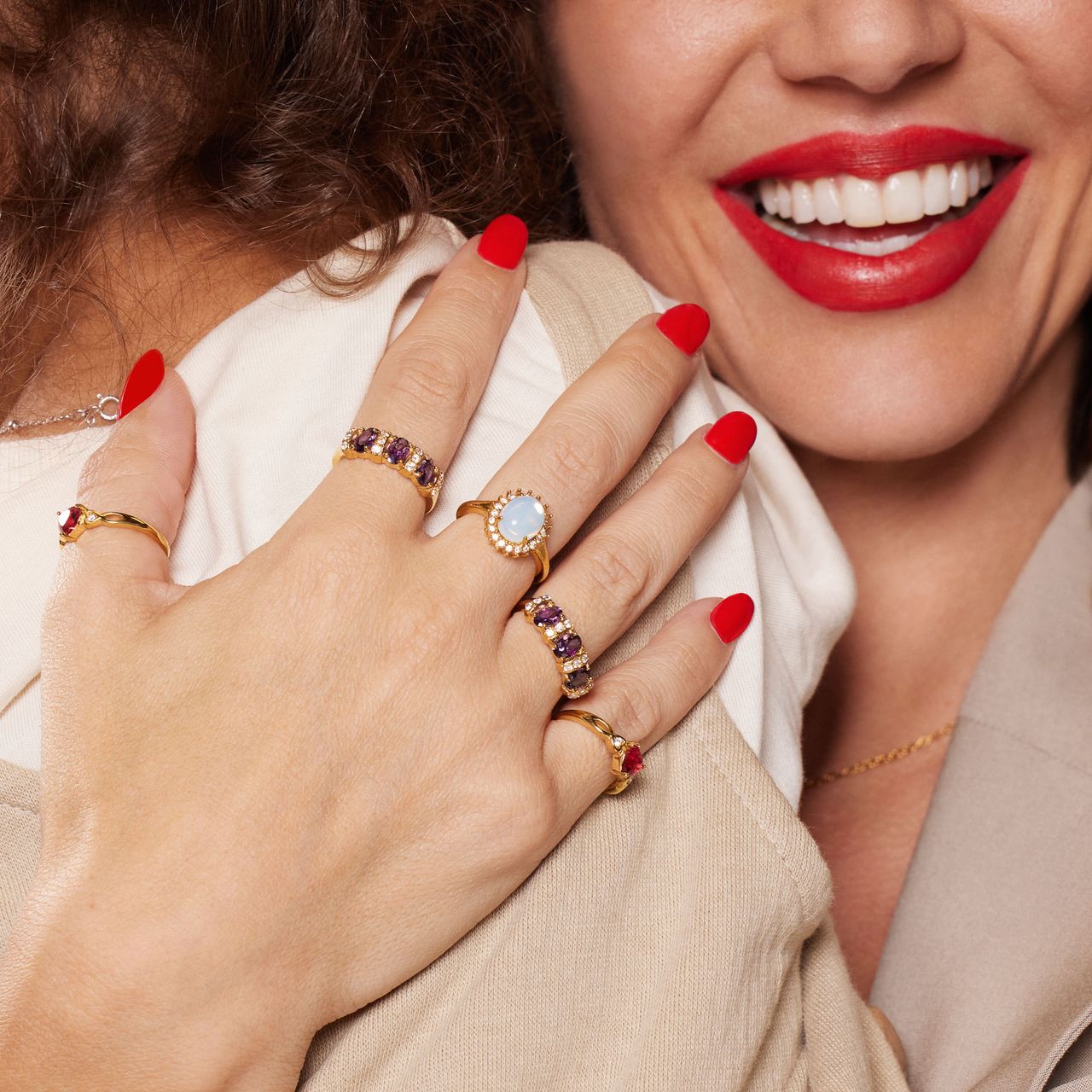 Stalen goldplated vintage ring met paarse en witte zirkonia