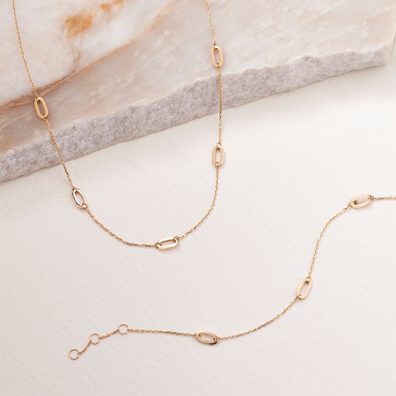 Halskette aus 585er Gelbgold mit 5 Ovalen
