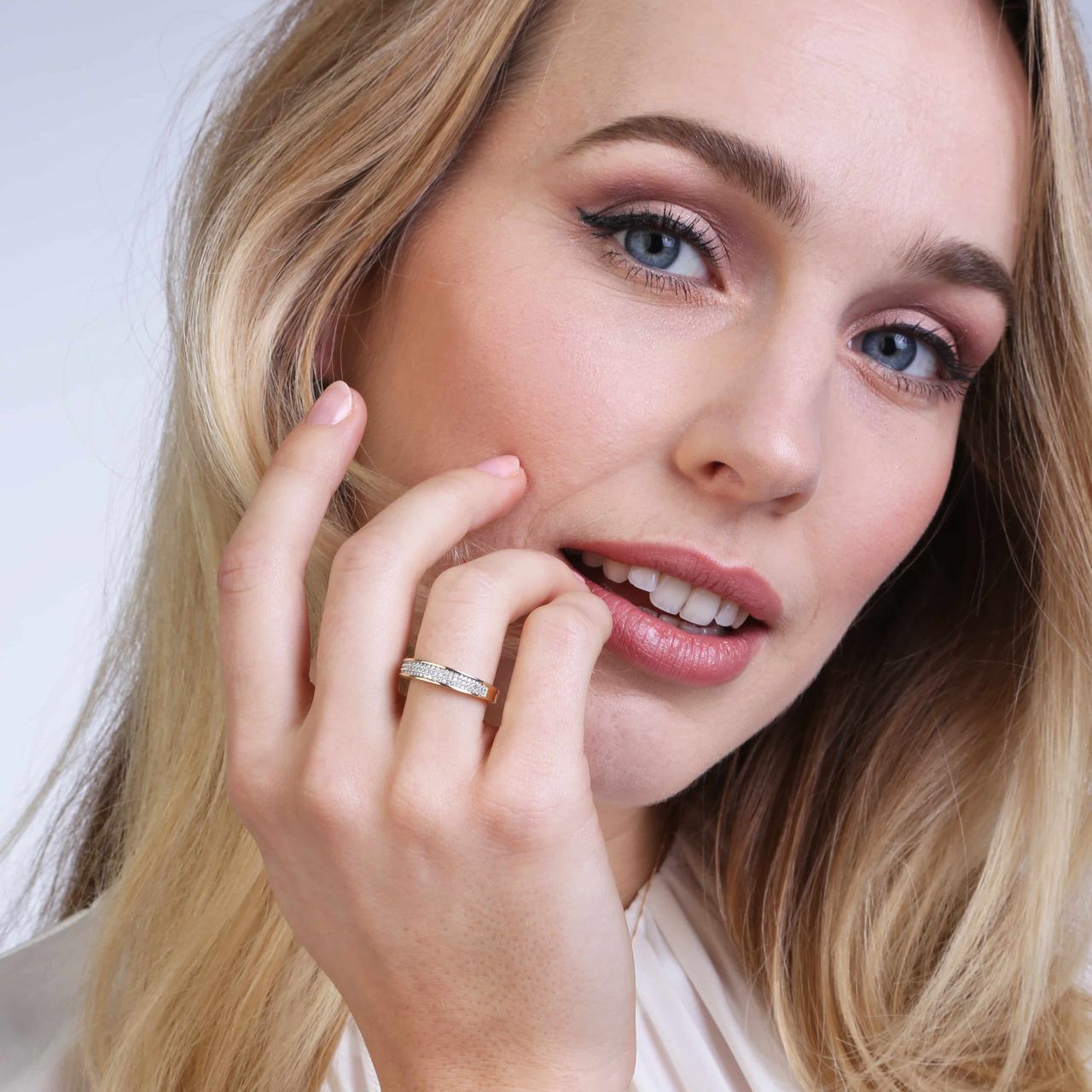 14 Karaat geelgouden ring met 75 diamanten 0,20CT