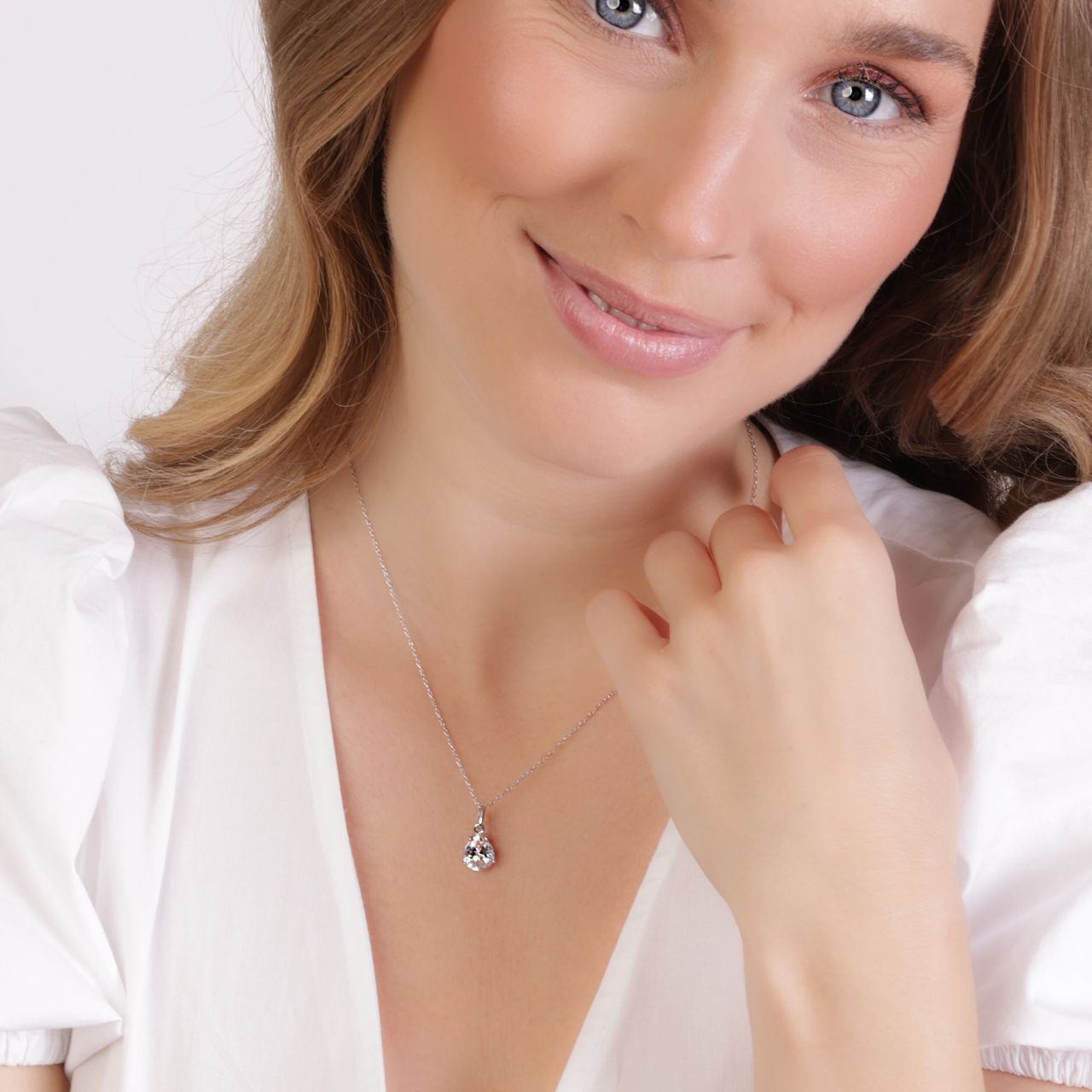Zilveren ketting met druppel zirkonia voor dames
