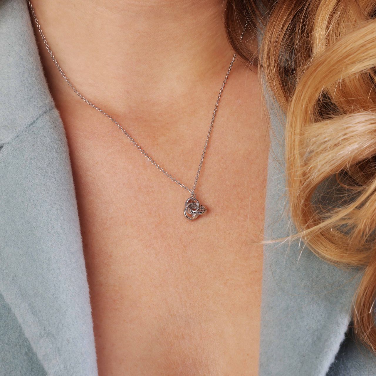 Zilveren ketting & hanger knoop met zirkonia