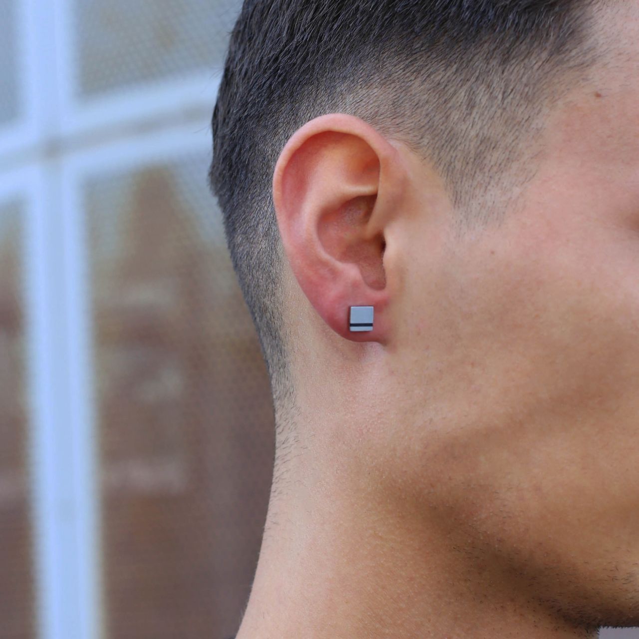 Gerecycleerd stalen herenoorbellen vierkant met zwart detail