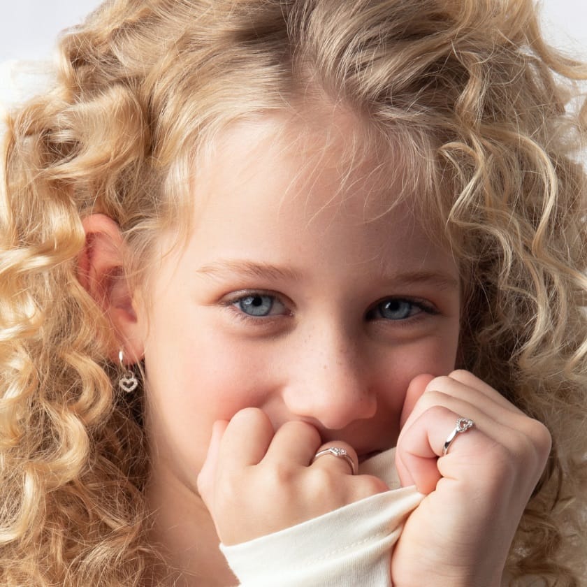 Zilveren kinderoorbellen hart met zirkonia