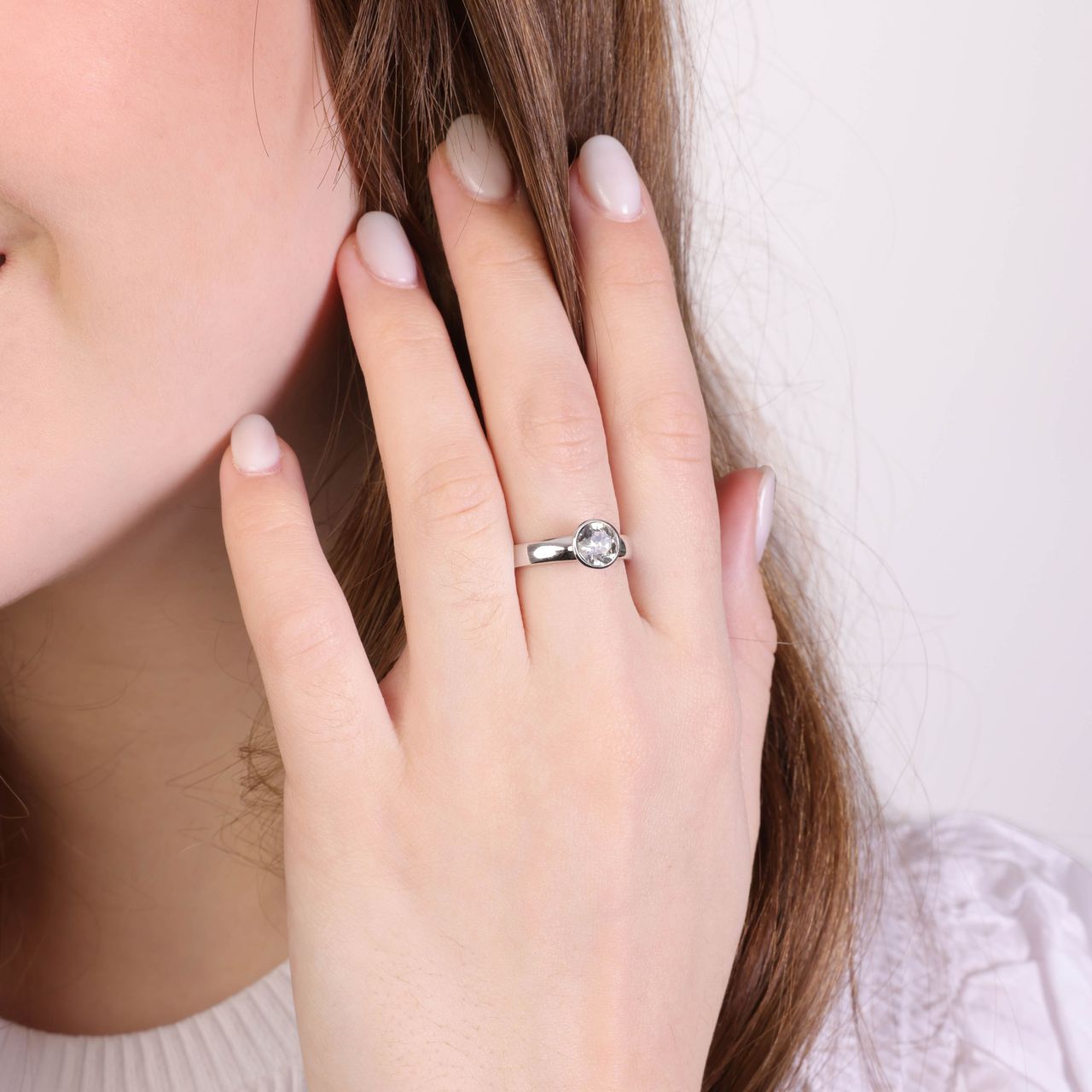Zilveren ring met witte kristal