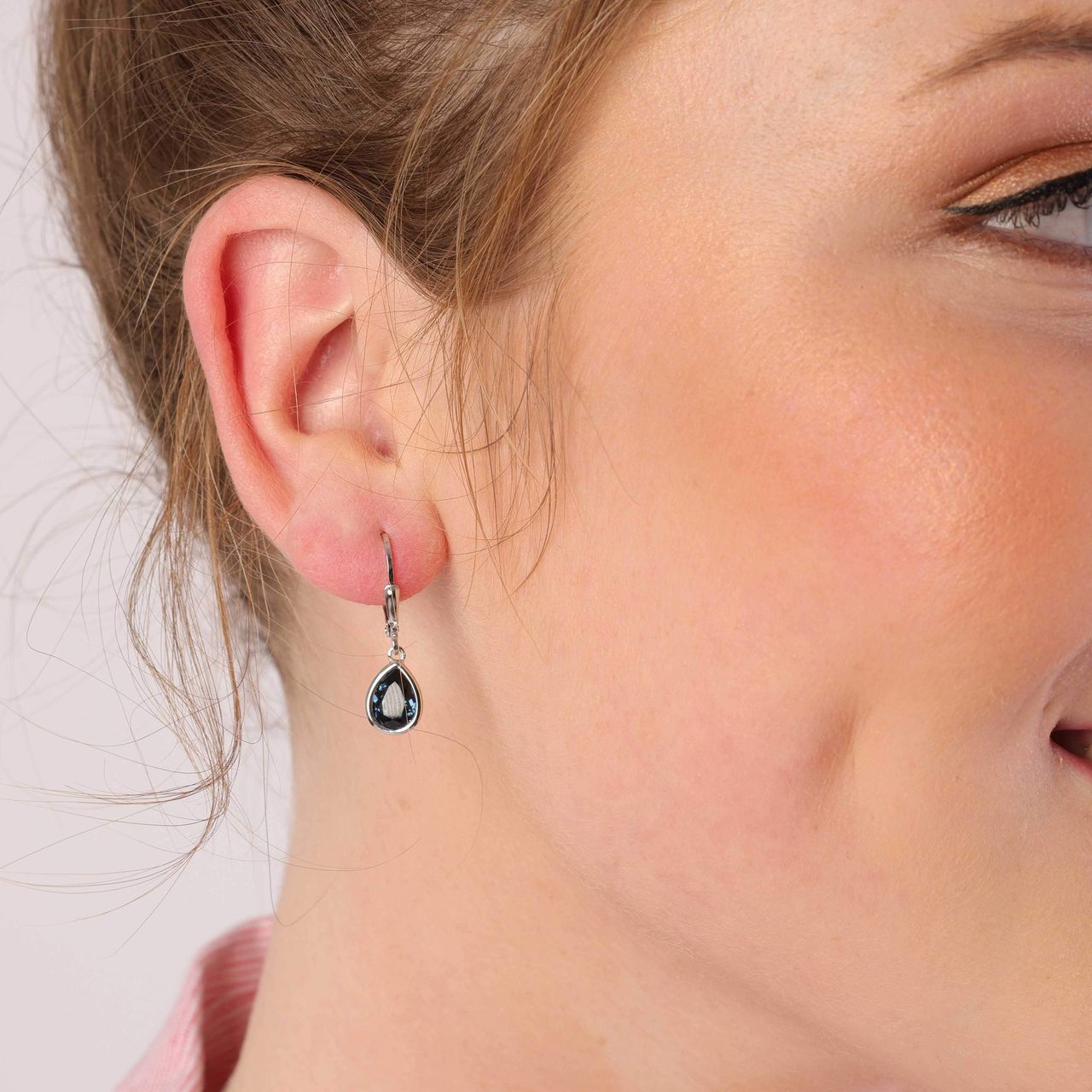 Zilveren oorringen druppel met Swarovski kristal voor dames