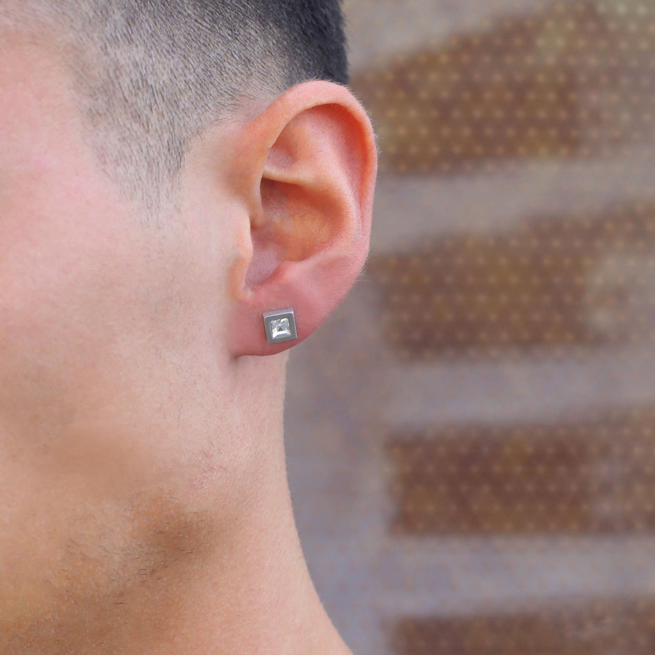 Gerecycleerd stainless steel herenoorstekers met witte zirkonia en mat