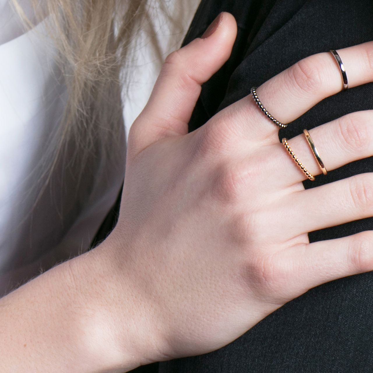 Zilveren ring blackplated met bolletjes
