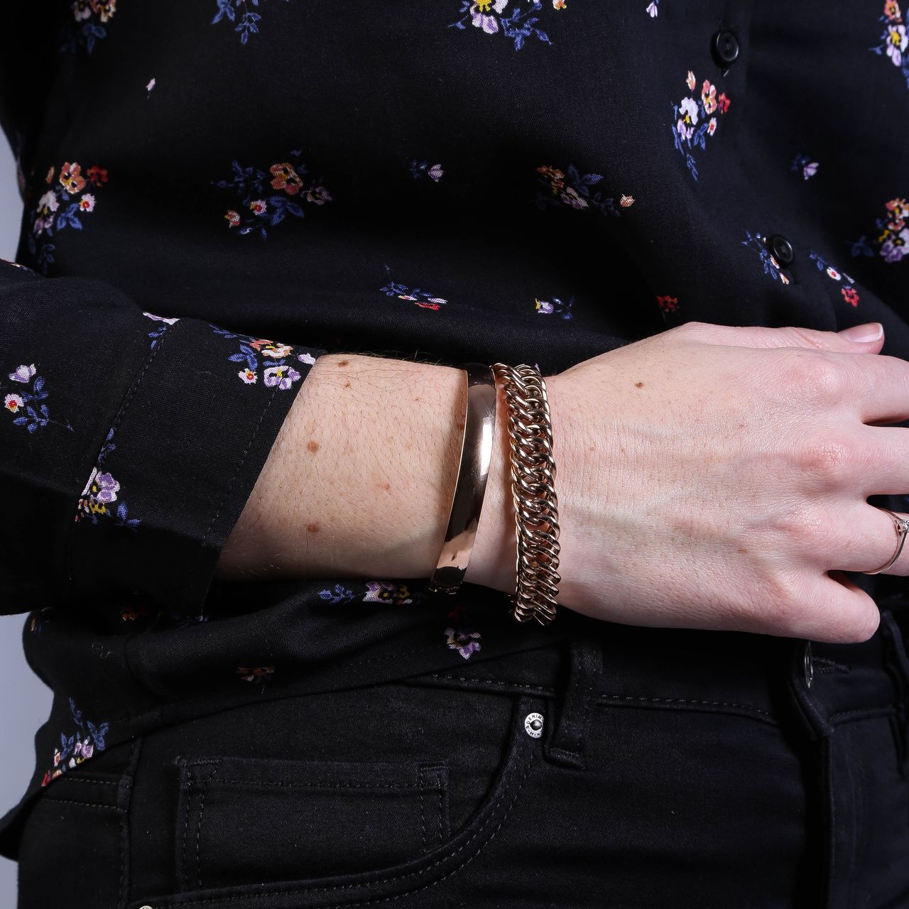 Gerecycleerd stainless steel set met twee roseplated armbanden