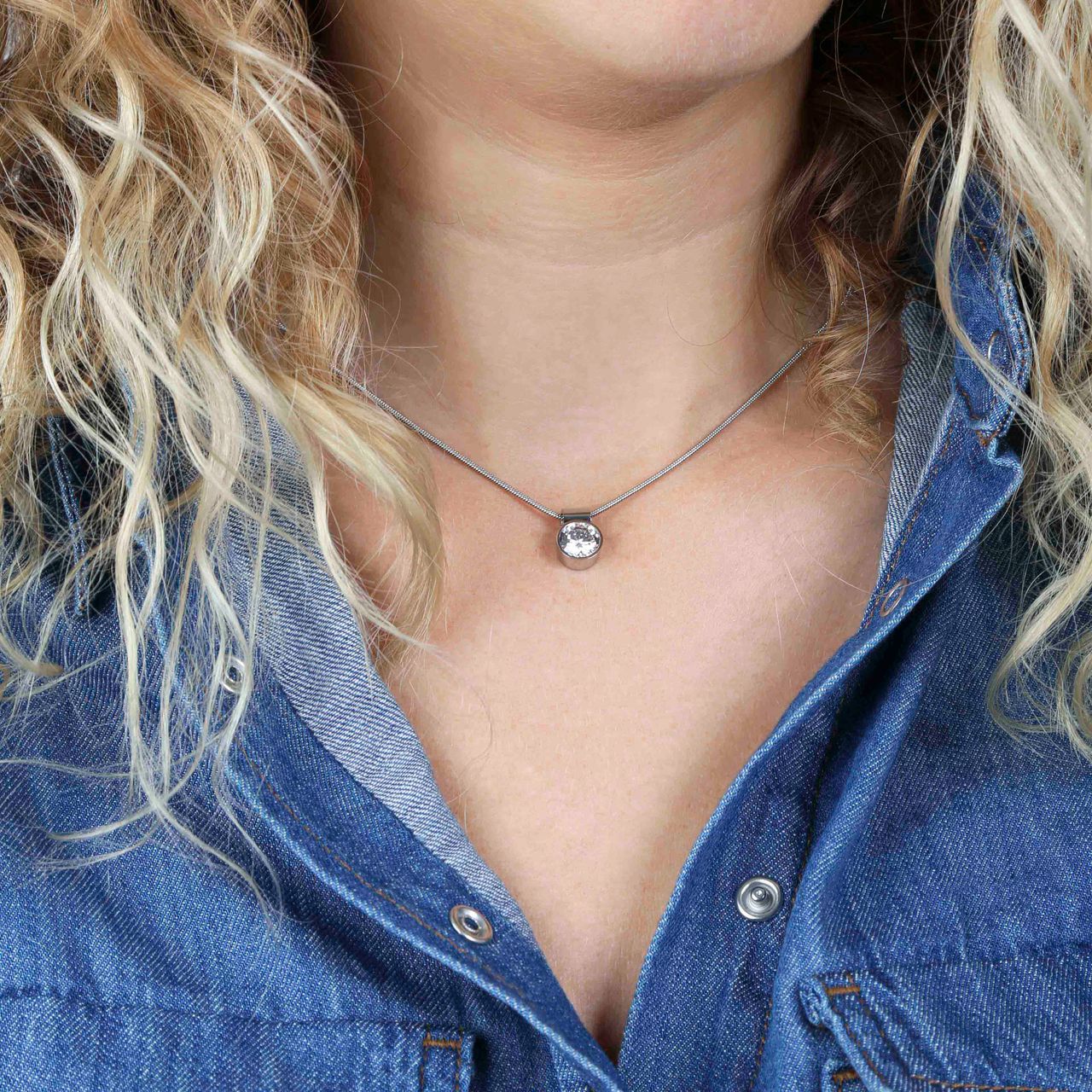 Gerecycleerd stainless steel ketting met witte zirkonia