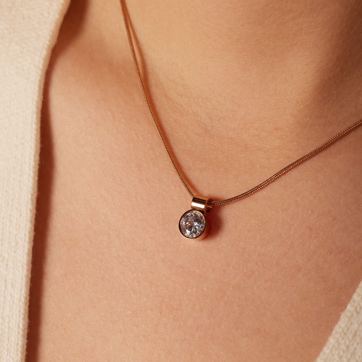 Stainless steel roséplated ketting met hanger met zirkonia voor dames