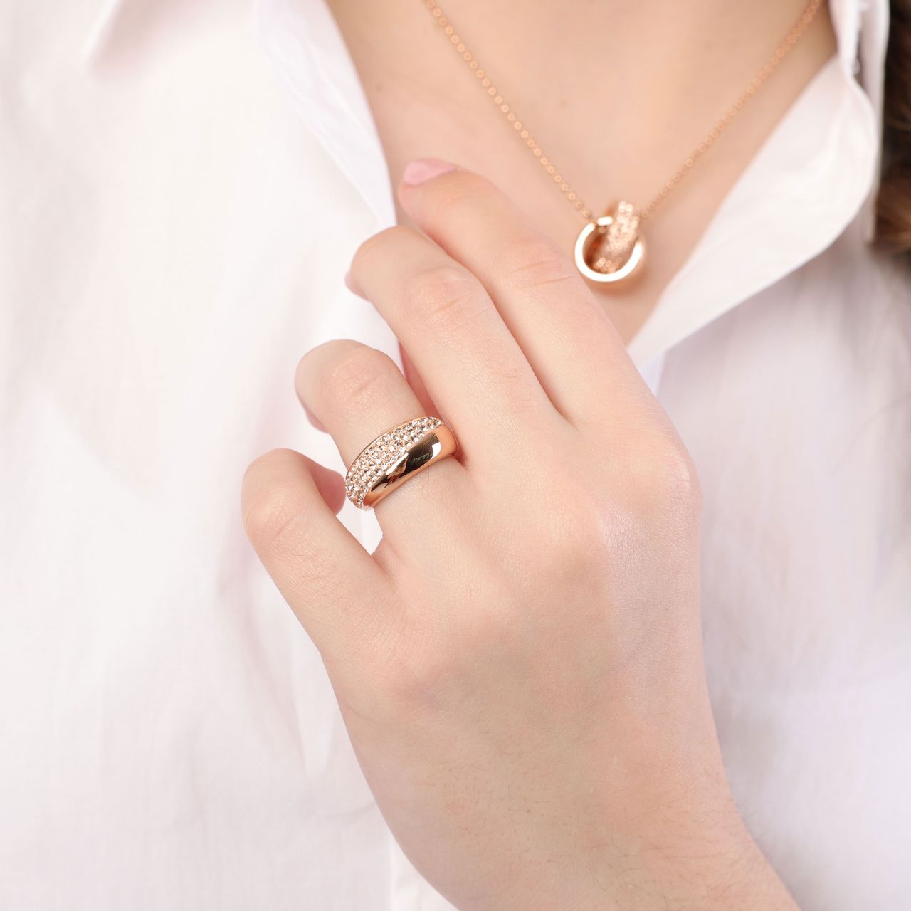 Gerecycleerd stainless steel ring roseplated light peach kristal
