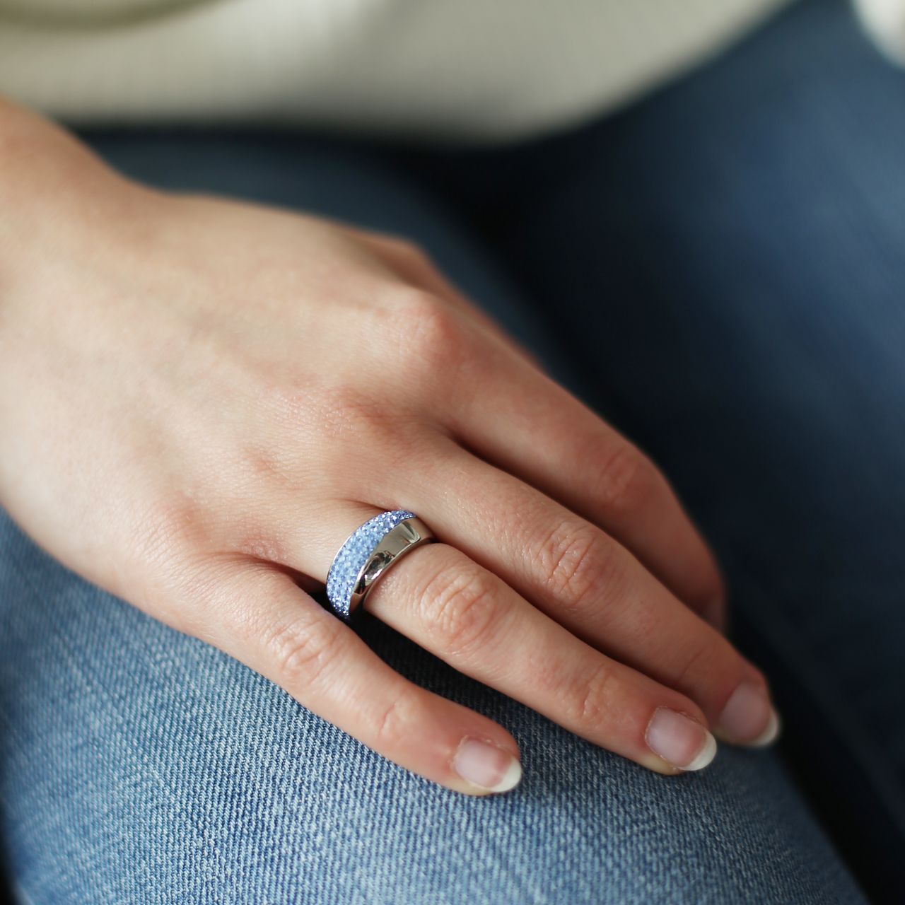 Gerecycled stalen ring licht sapphire kristal