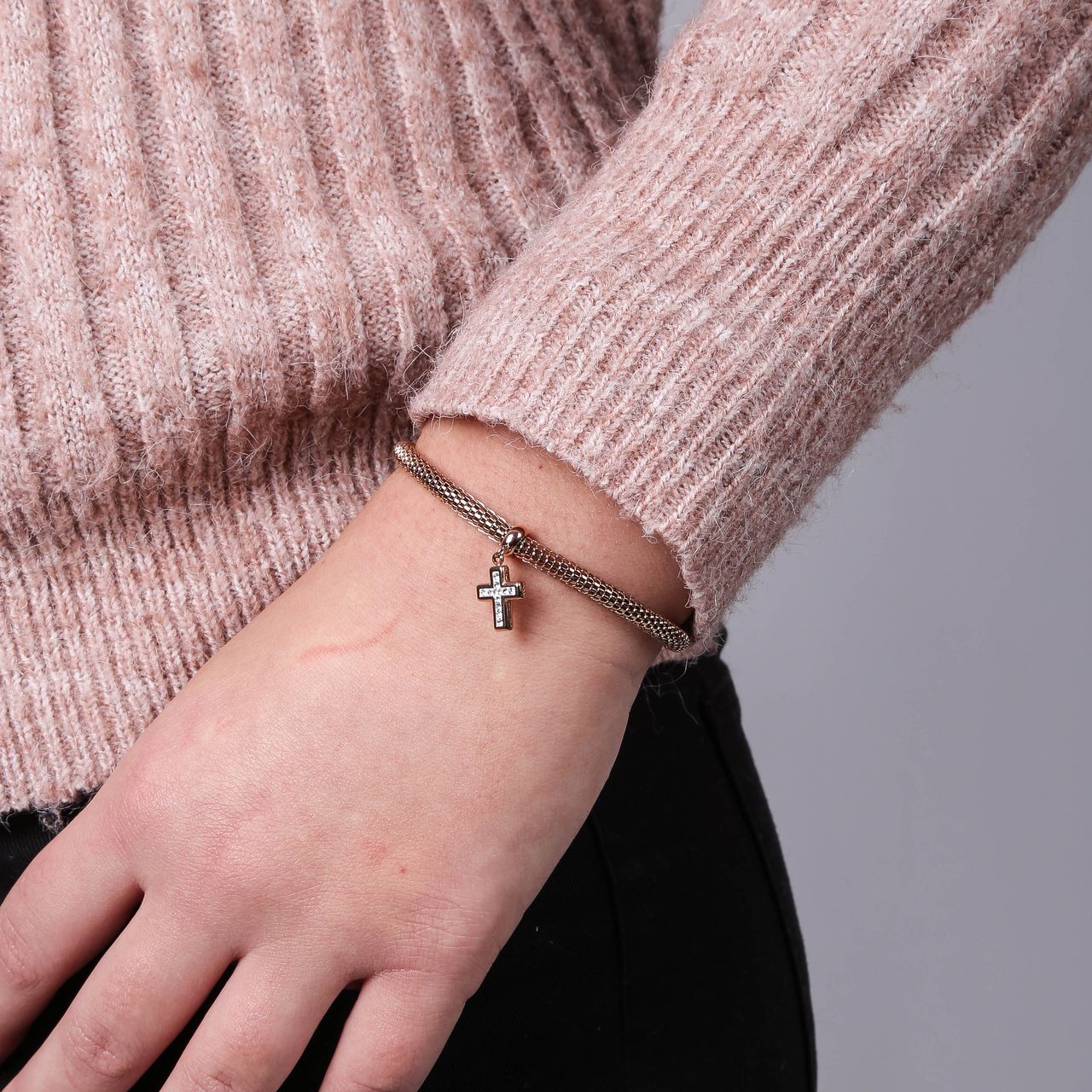 Gerecycleerd stalen armband mesh roseplated kruis met kristal