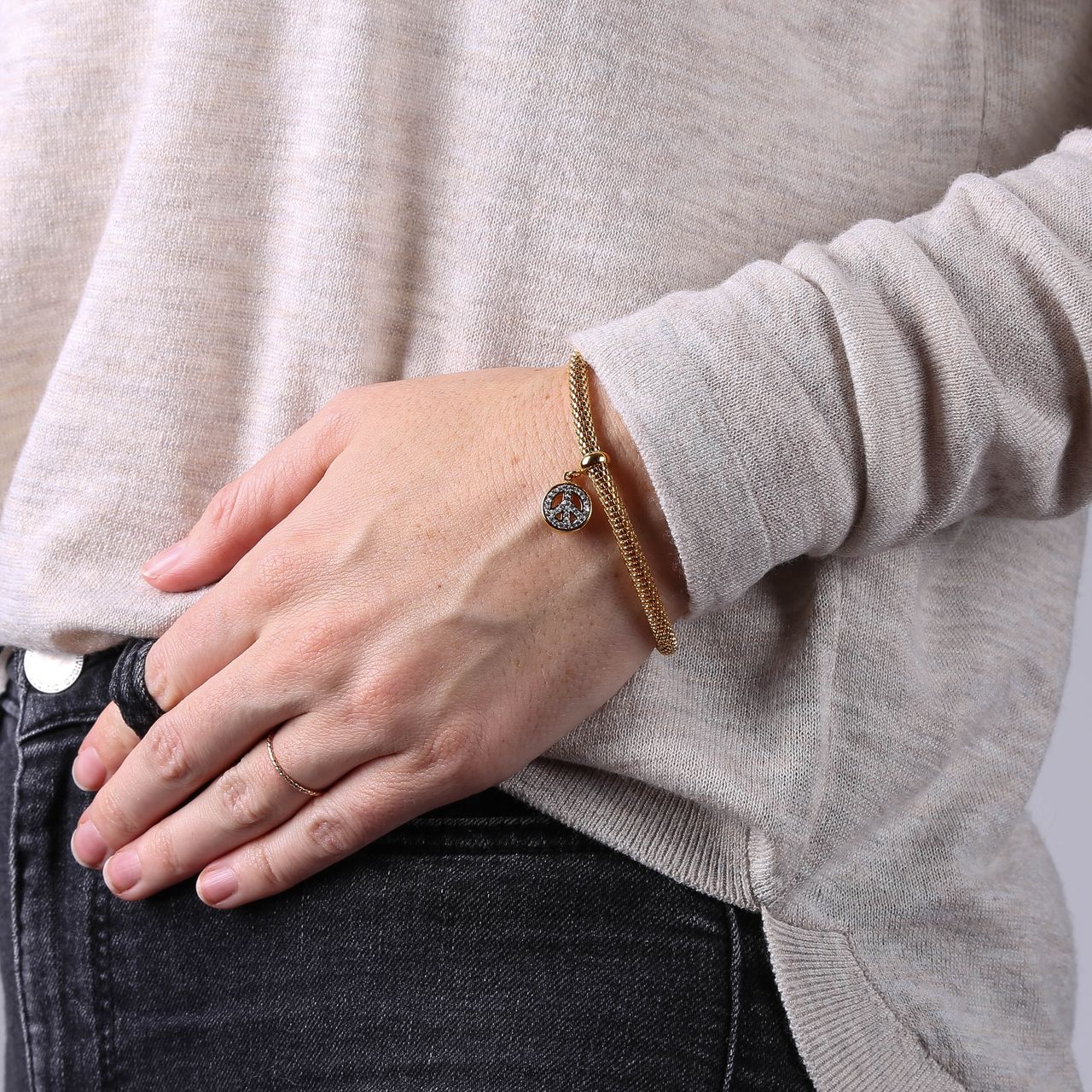 Gerecycleerd stainless steel armband mesh goldplated peace met kristal
