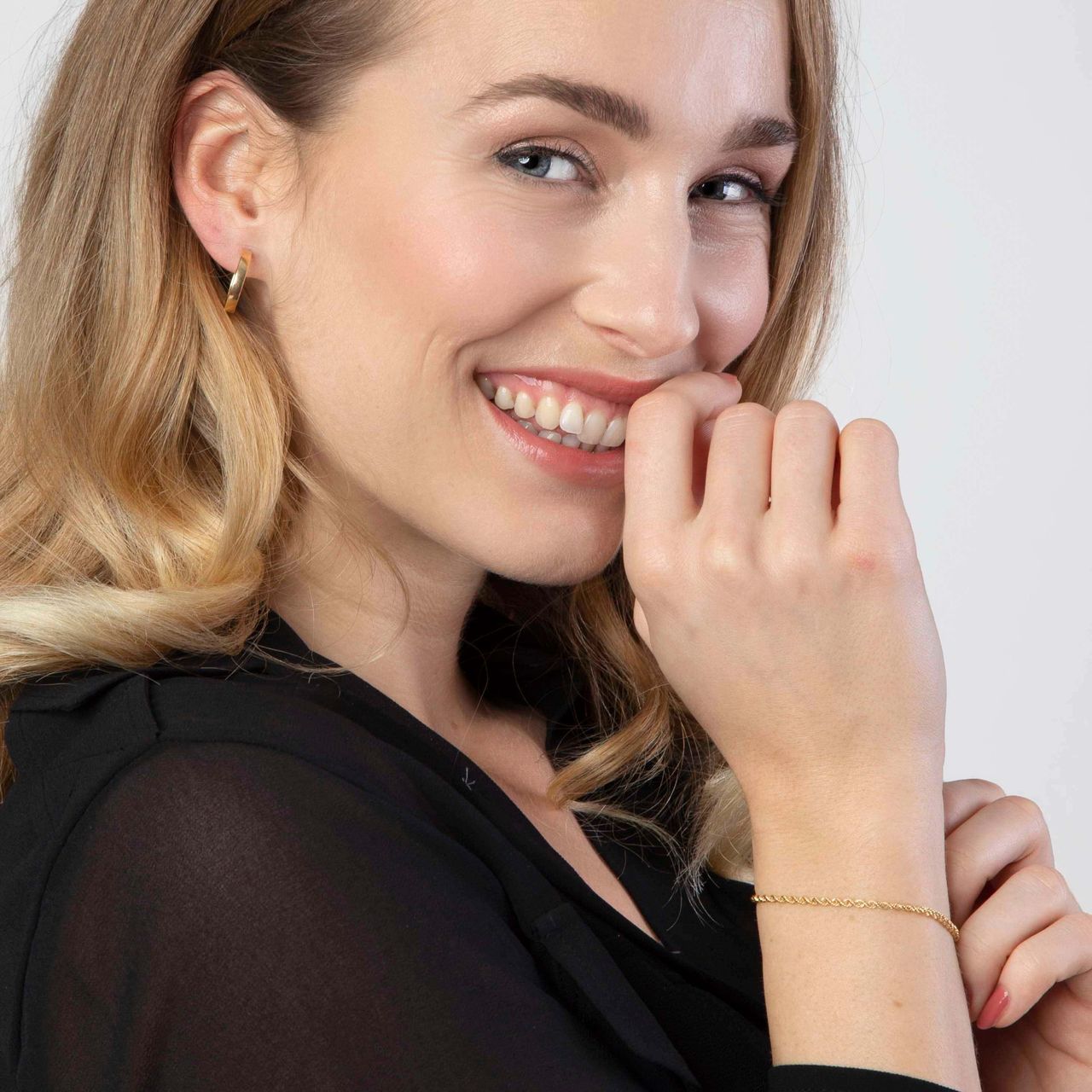 9 karaat oorringen glad 15mm voor dames