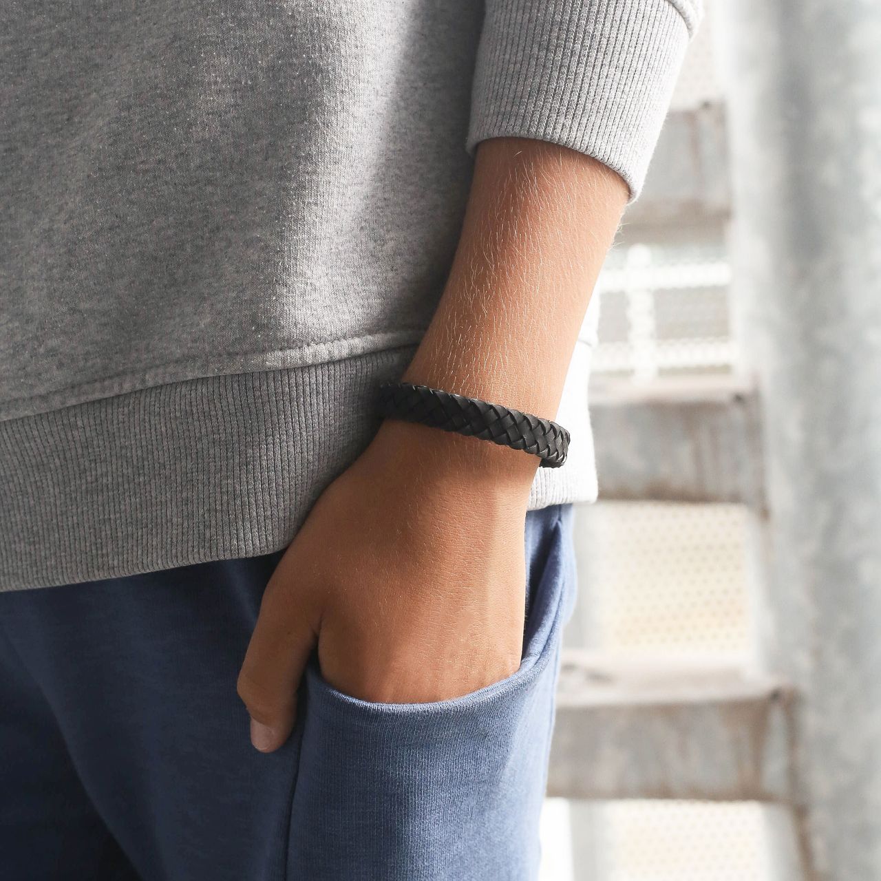 Edelstahlarmband für Jungen mit schwarzem Leder