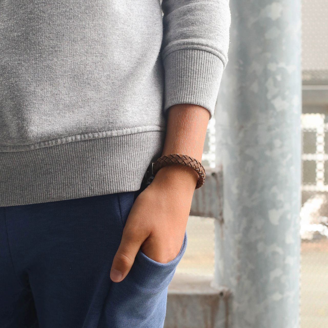 Jungenarmband aus Edelstahl mit dunkelbraunem Leder