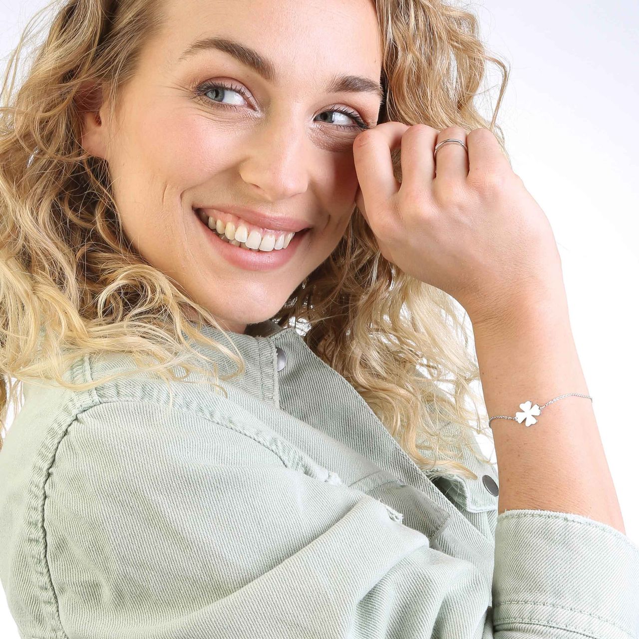 Gerecycleerd zilveren armband klaver graveerplaat