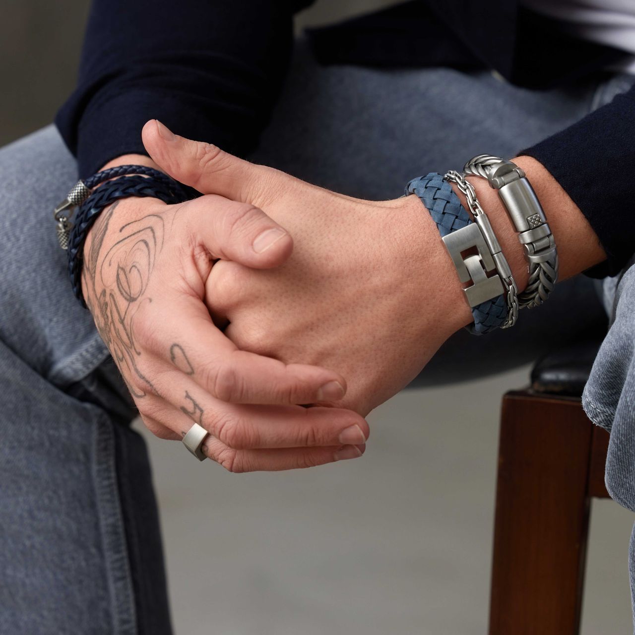 Edelstahl-Herrenarmband mit geflochtenem Leder in Marine