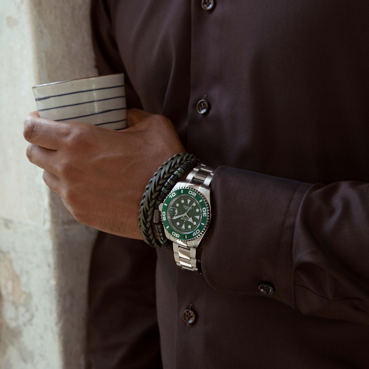 Herrenarmband aus Edelstahl mit geflochtenem, dunkelgrünem Leder