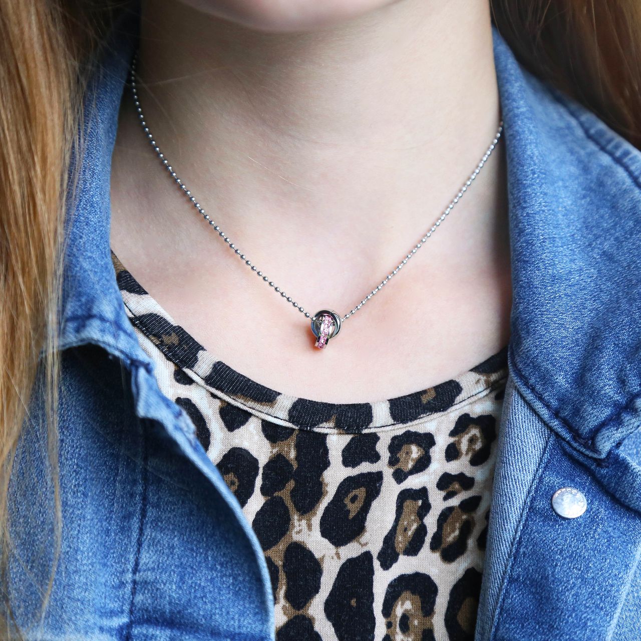 Gerecycled stalen kinderketting licht roze kristal