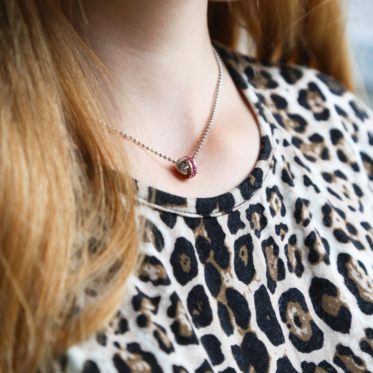 Gerecycleerd stalen kinderketting roze kristal