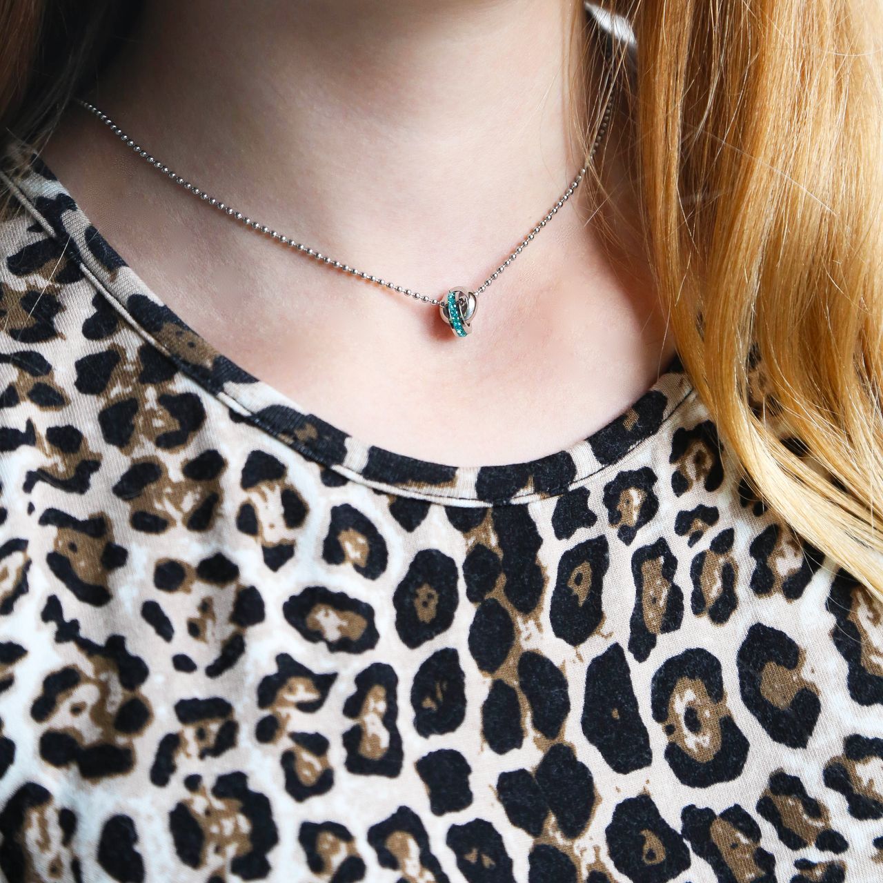 Gerecycled stalen kinderketting blue zircon kristal