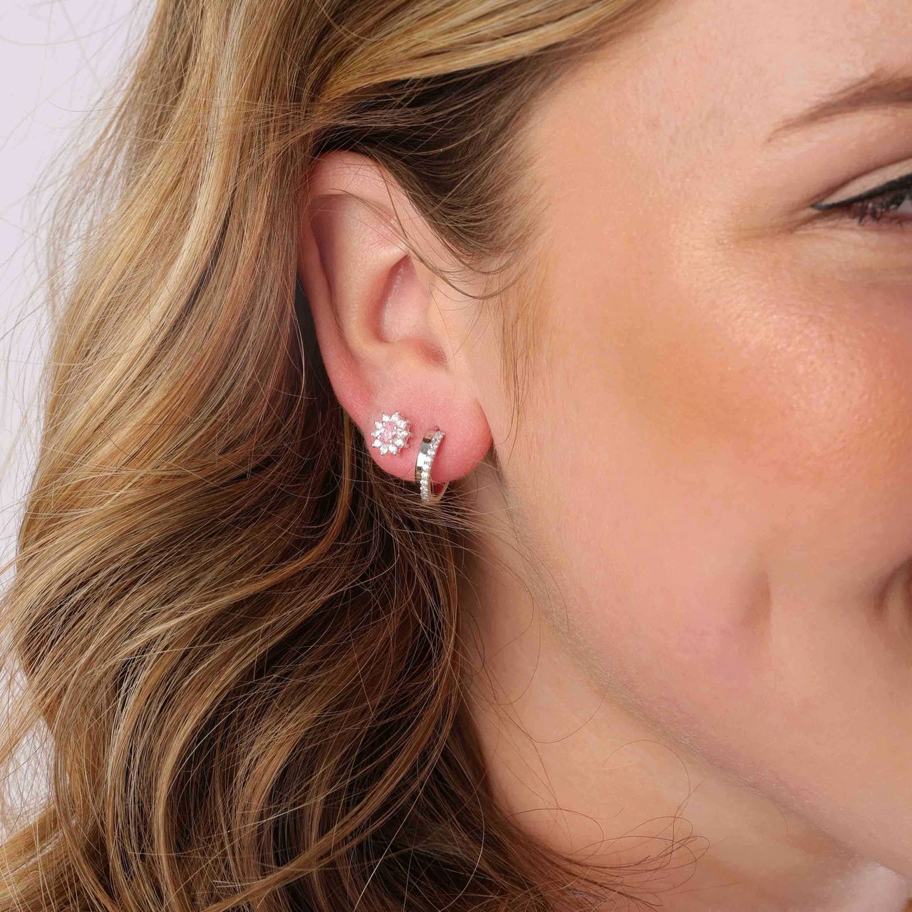 Zilveren oorbellen met pink zirkonia