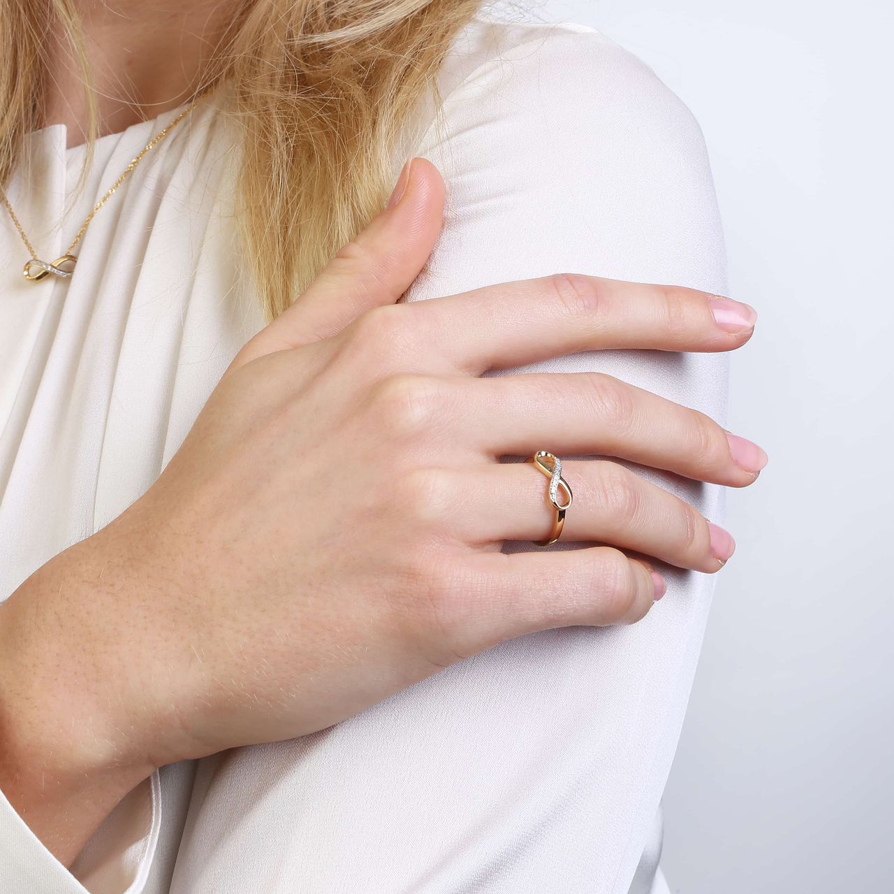 14K geelgouden ring infinity 7 diamanten 0,02ct