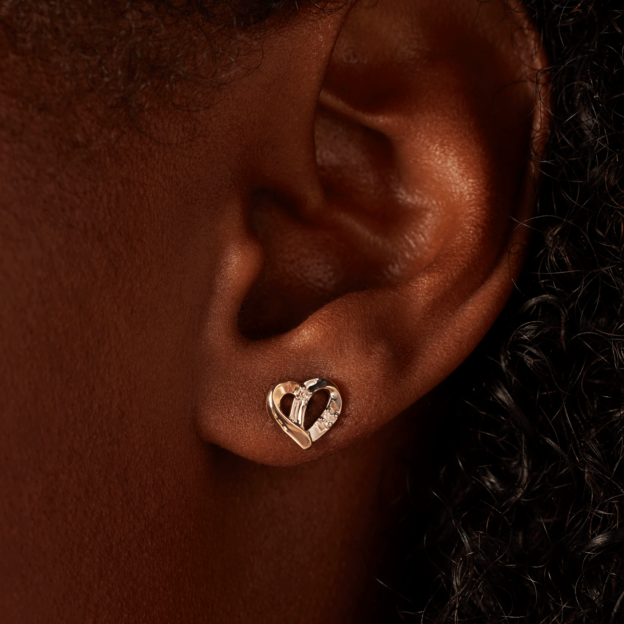Diamond Luxury 14 karaat geelgouden oorknoppen hart met 4 diamanten voor dames