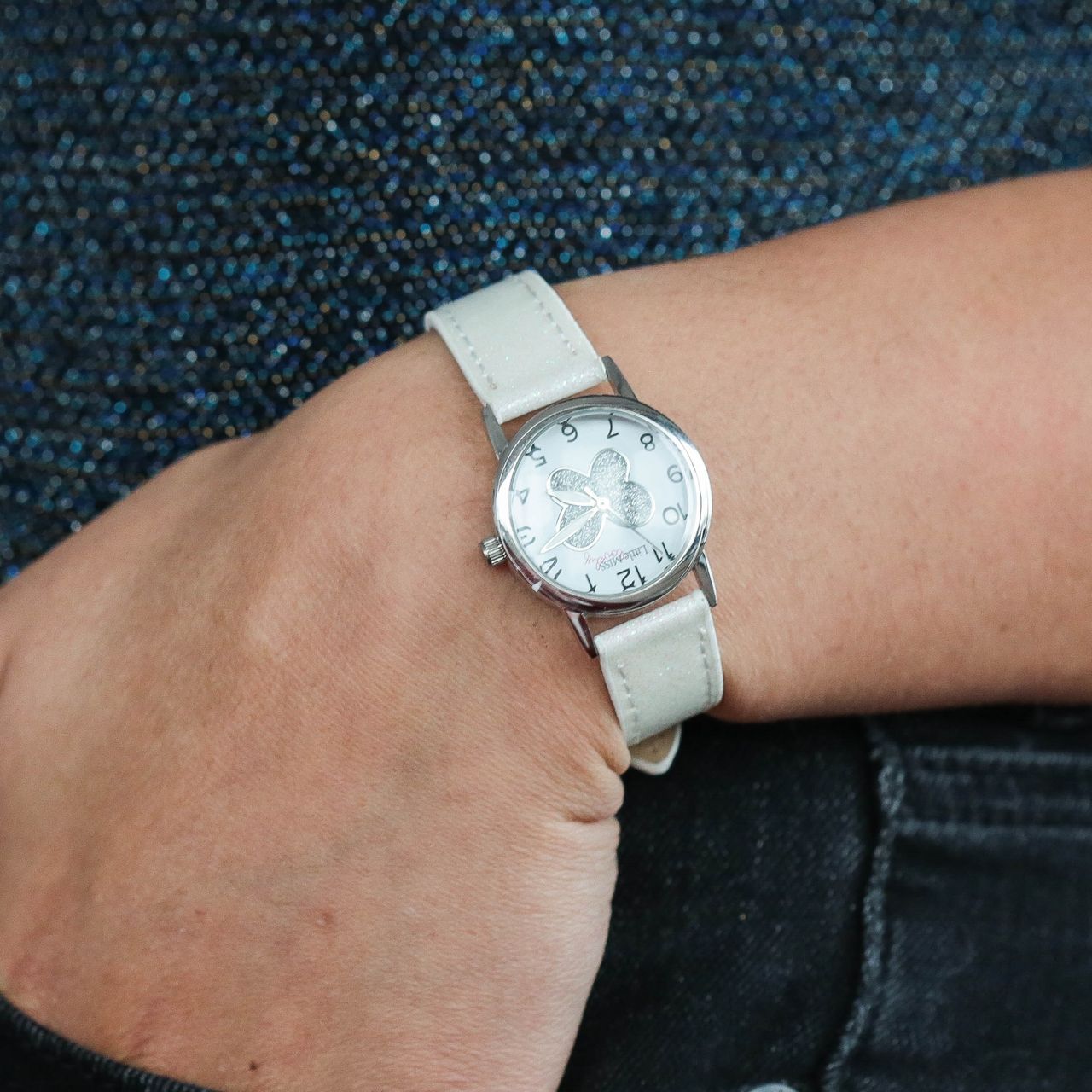 Little Miss Lovely Armbanduhr mit weißem PU-Armband
