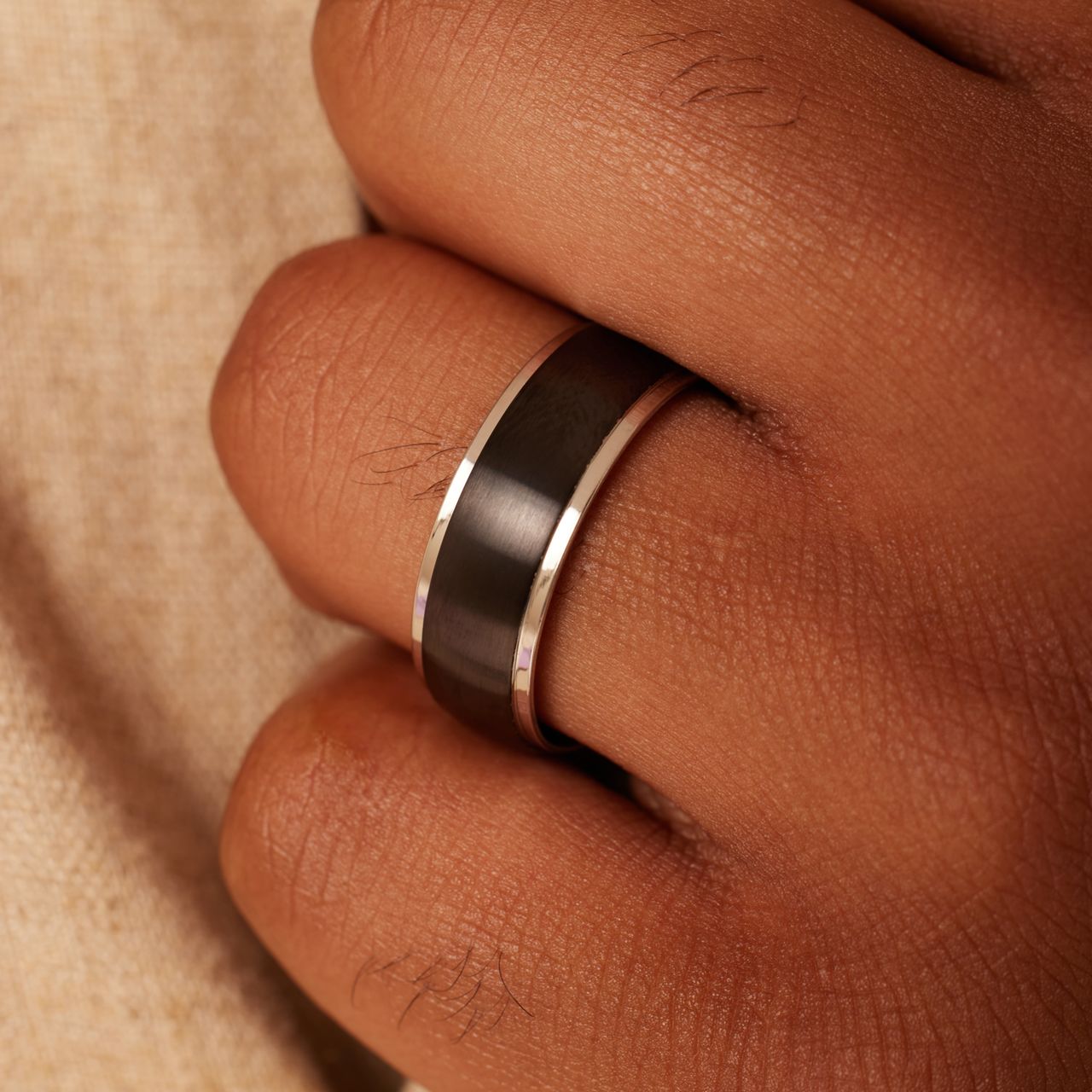 Edelstahlring matt mit schwarz