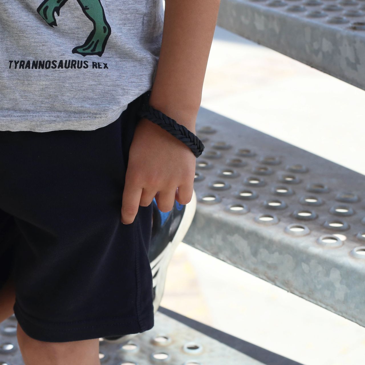 Jungenarmband aus Edelstahl, geflochten mit schwarzem Leder