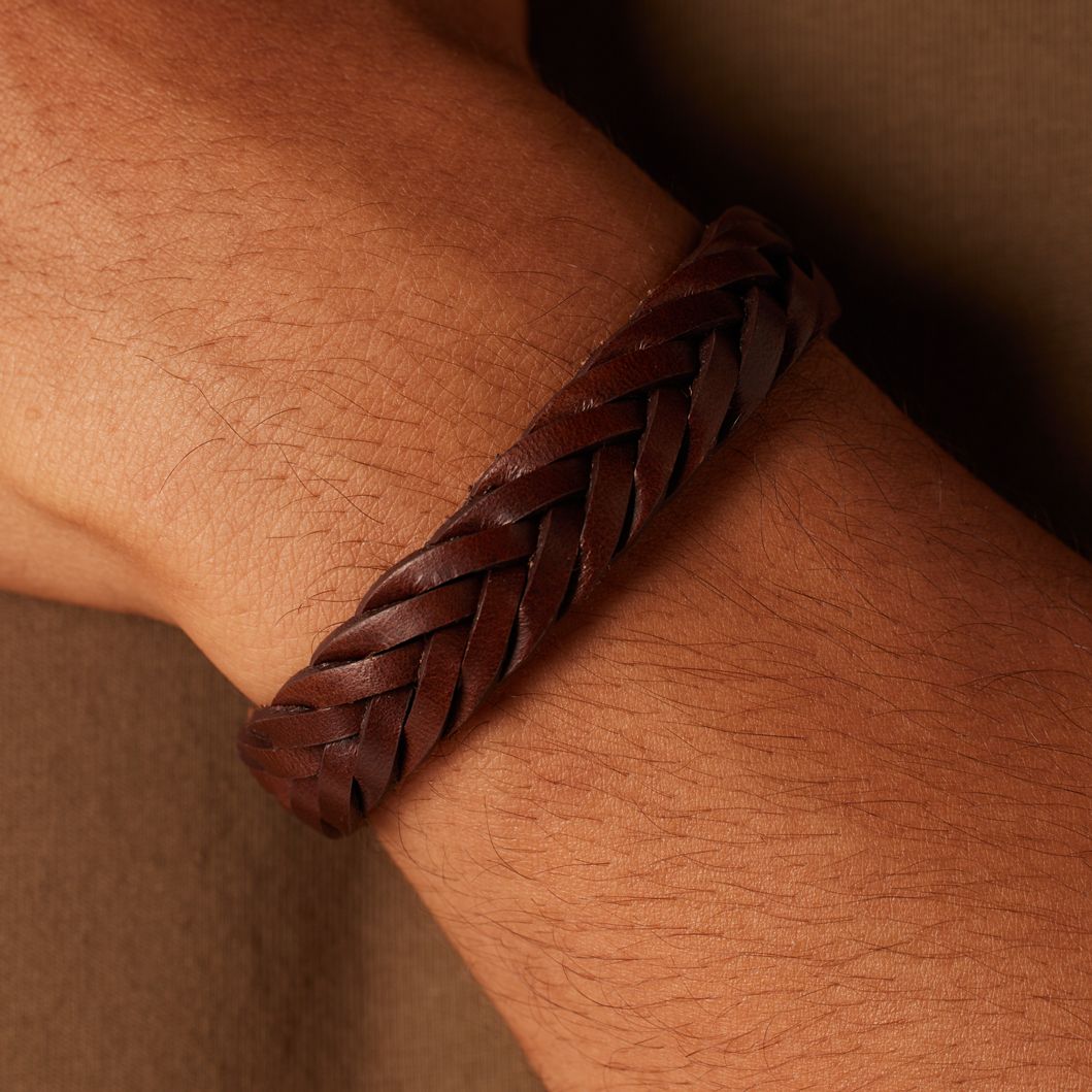Edelstahl-Herrenarmband mit geflochtenem Leder in Braun