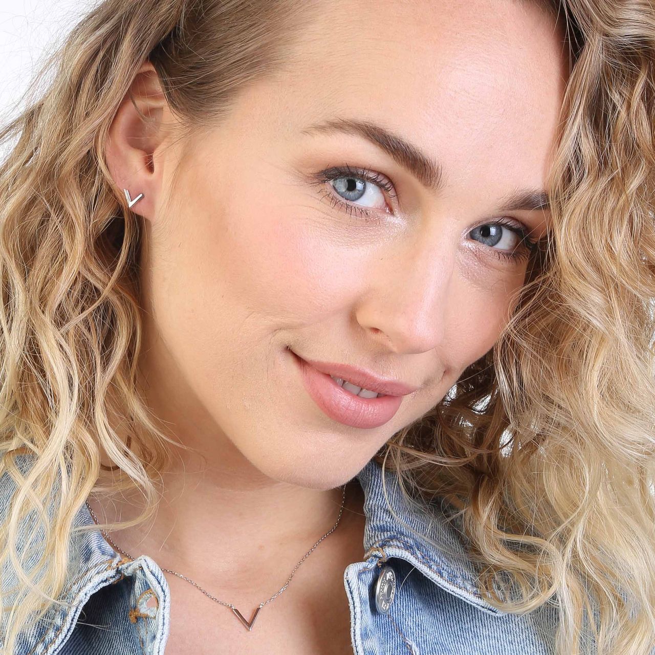 Zilveren oorknoppen rhodiumplated v voor dames