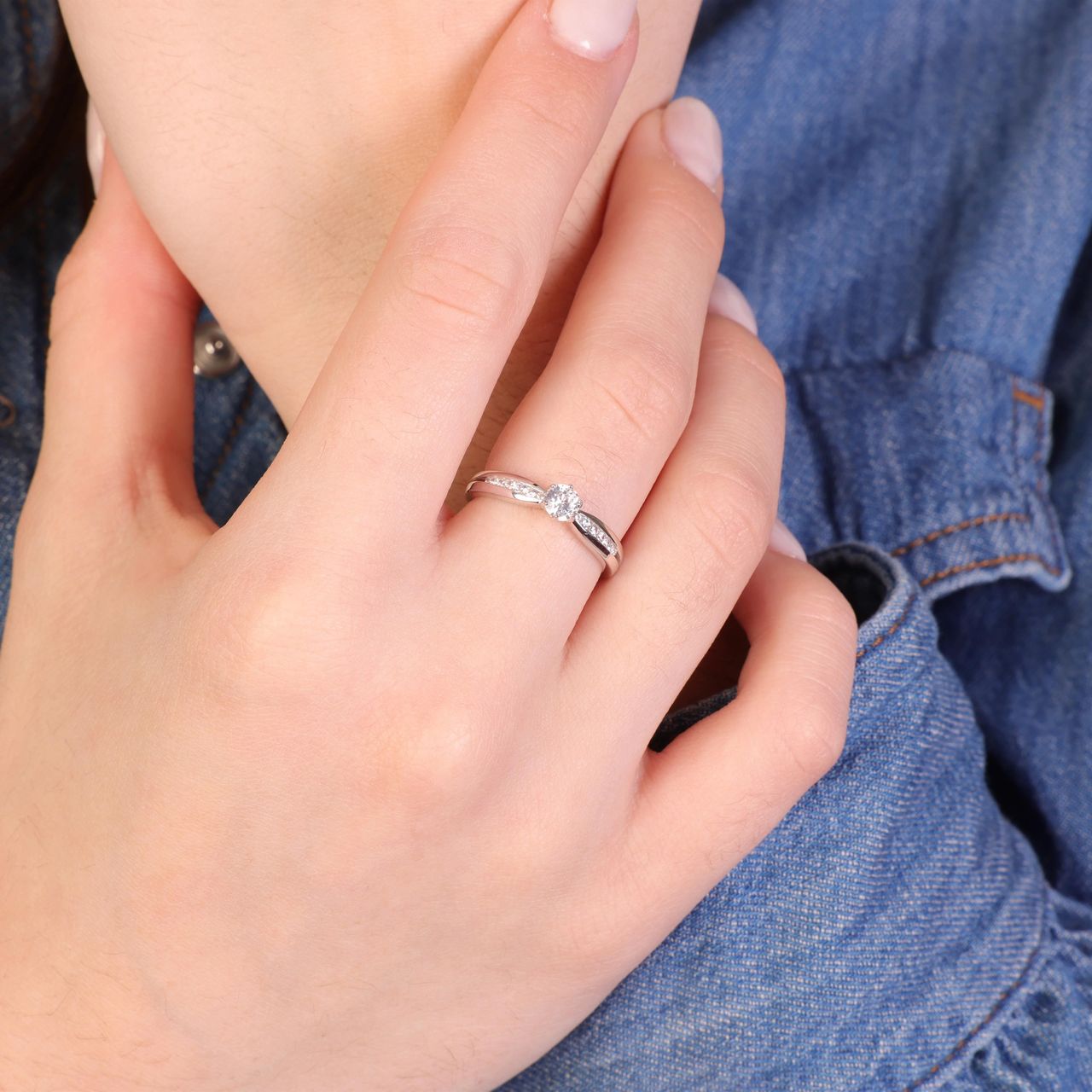 Zilveren ring rhodiumplated met zirkonia