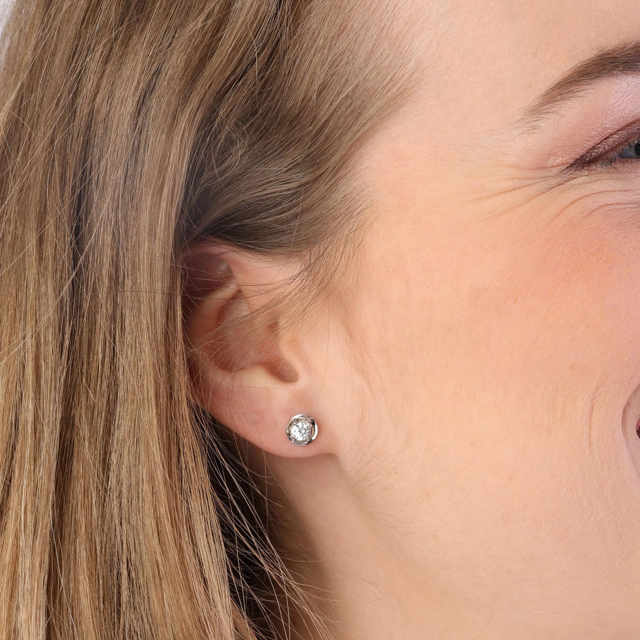 Zilveren oorbellen rhodiumplated met zirkonia