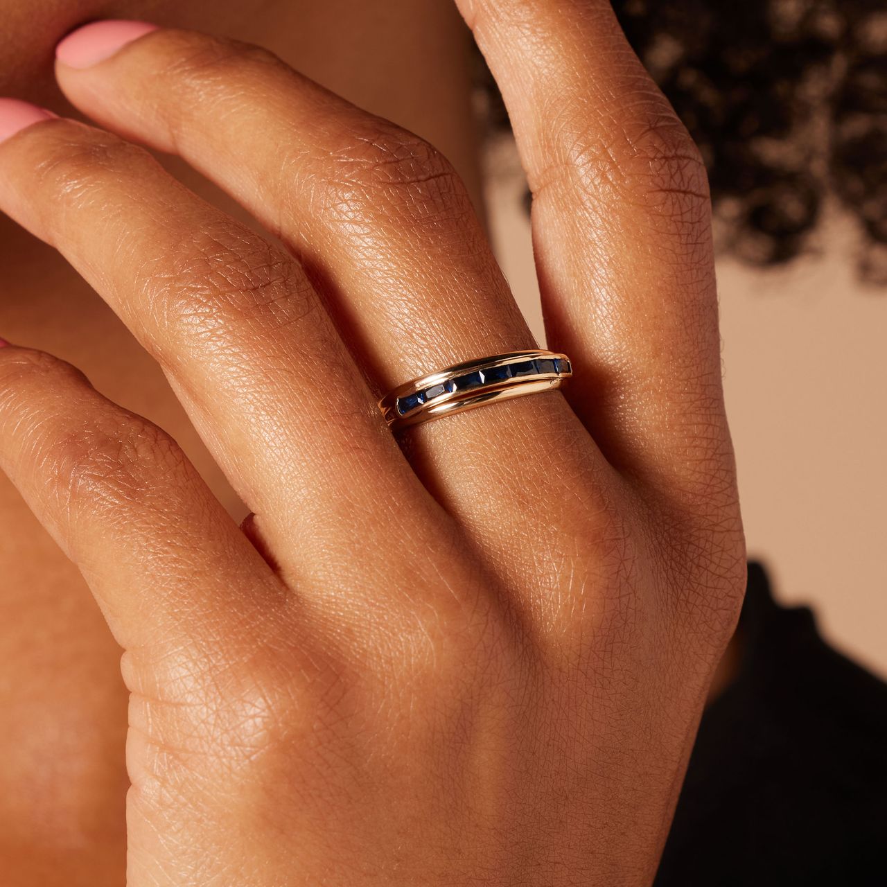 Ring, 585 Gelbgold, Schiene mit Saphir