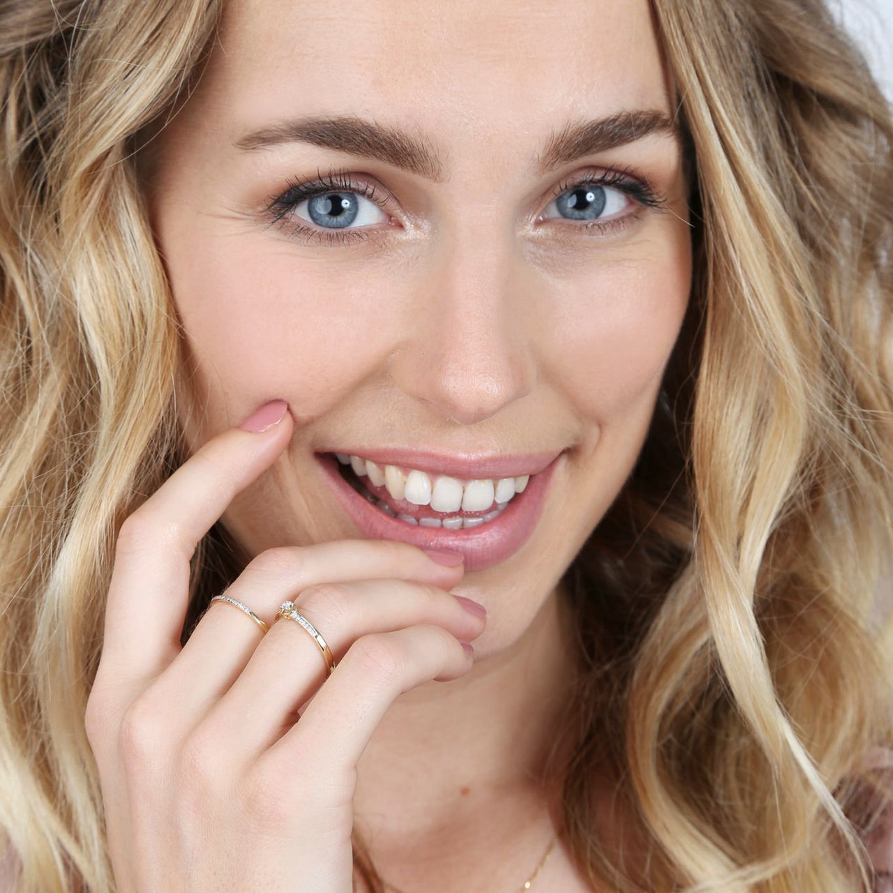 14 Karaat geelgouden ring met 15 diamanten 0,09ct