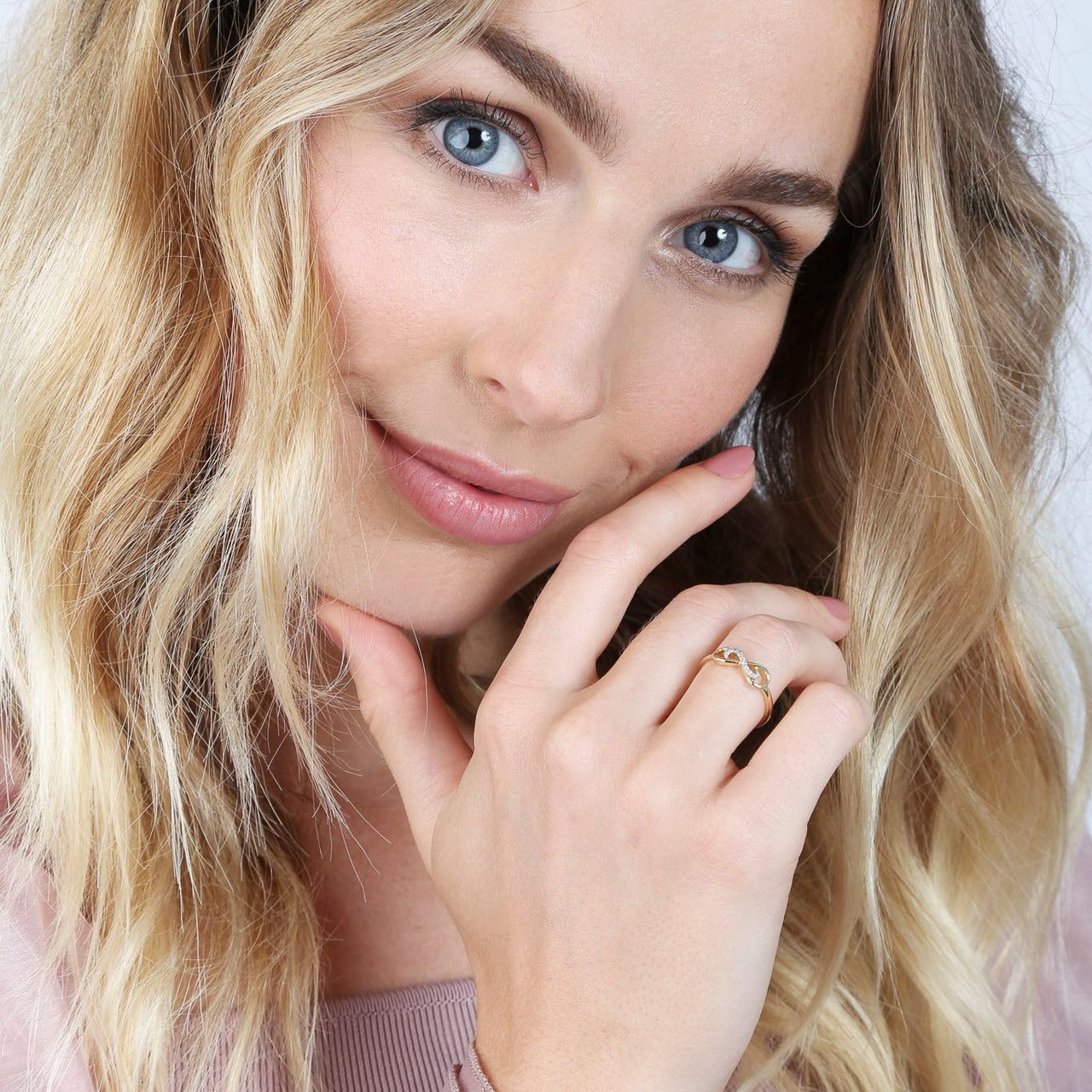 14K geelgouden ring infinity 11 diamanten 0,06ct