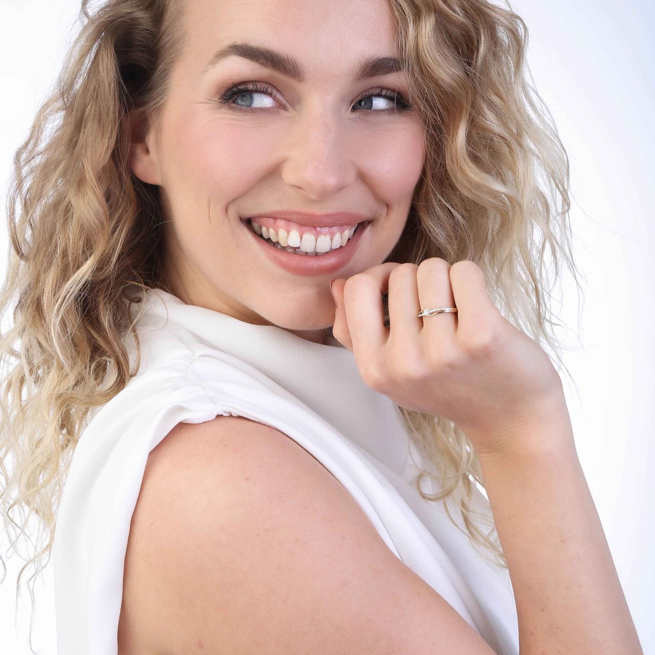 14 Karaat geelgouden ring met 25 diamanten 0,05ct