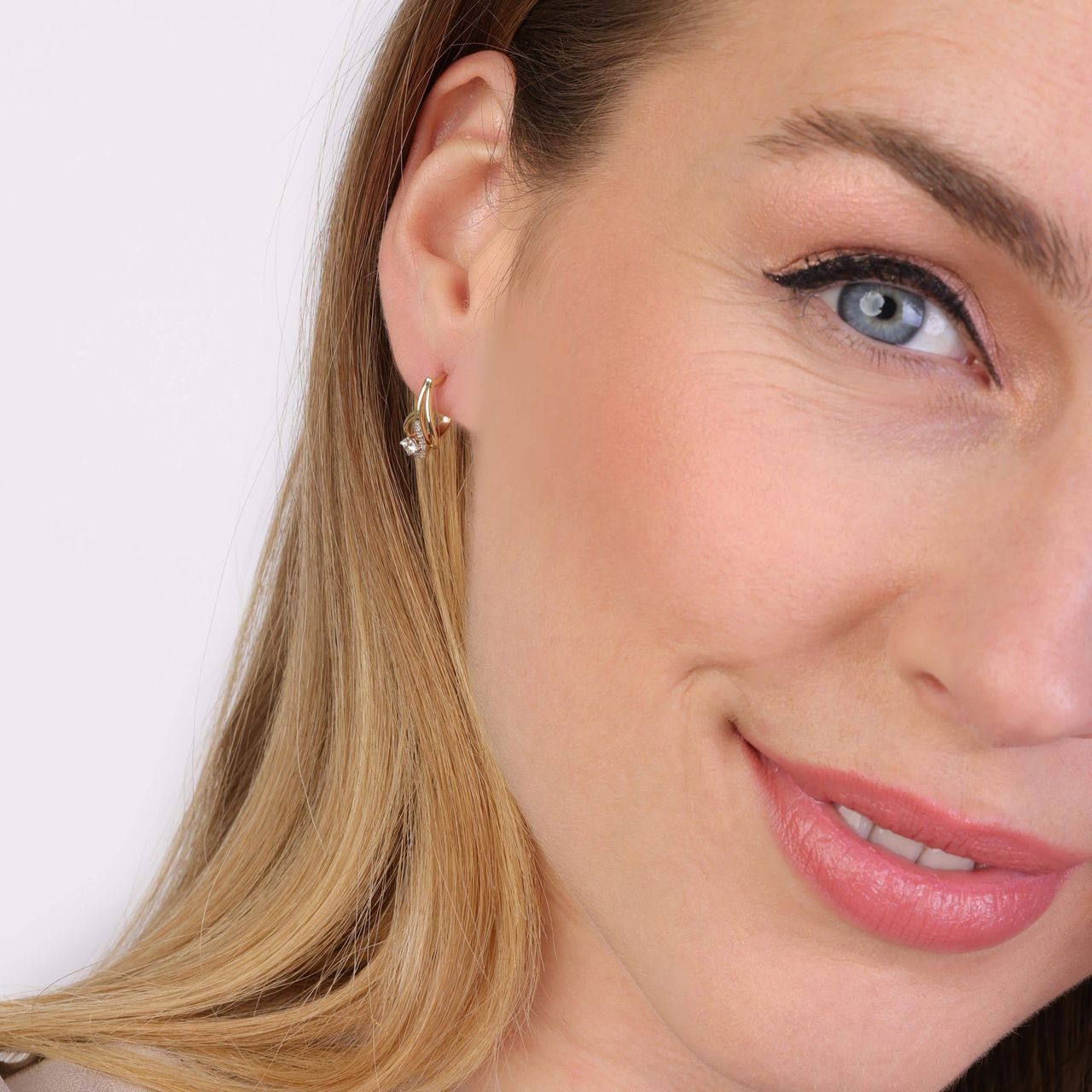 Ohrringe, 585 Gelbgold, Swirl, mit Diamant 0,18 kt